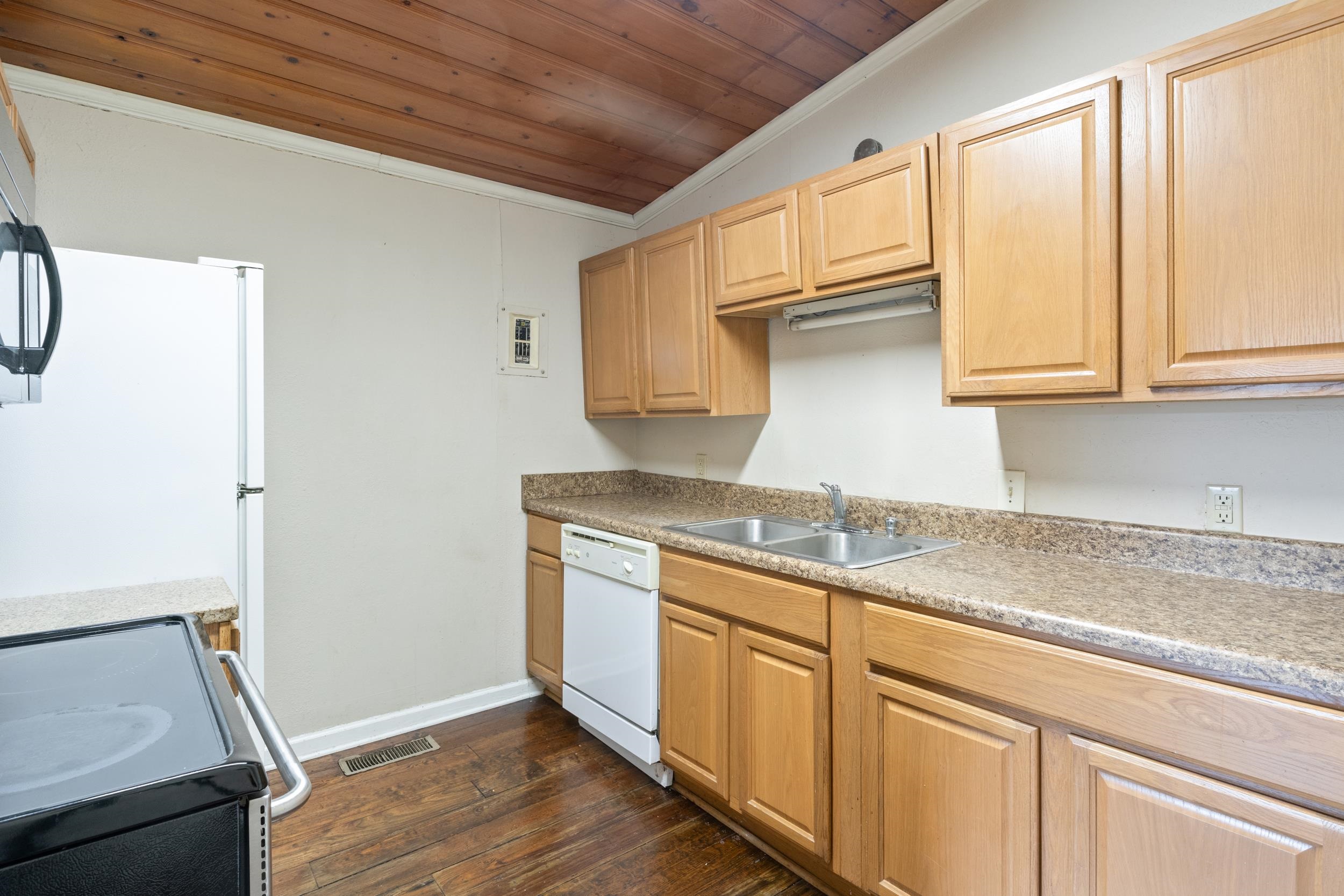 111 N Hollywood Dr. Property Photo 18