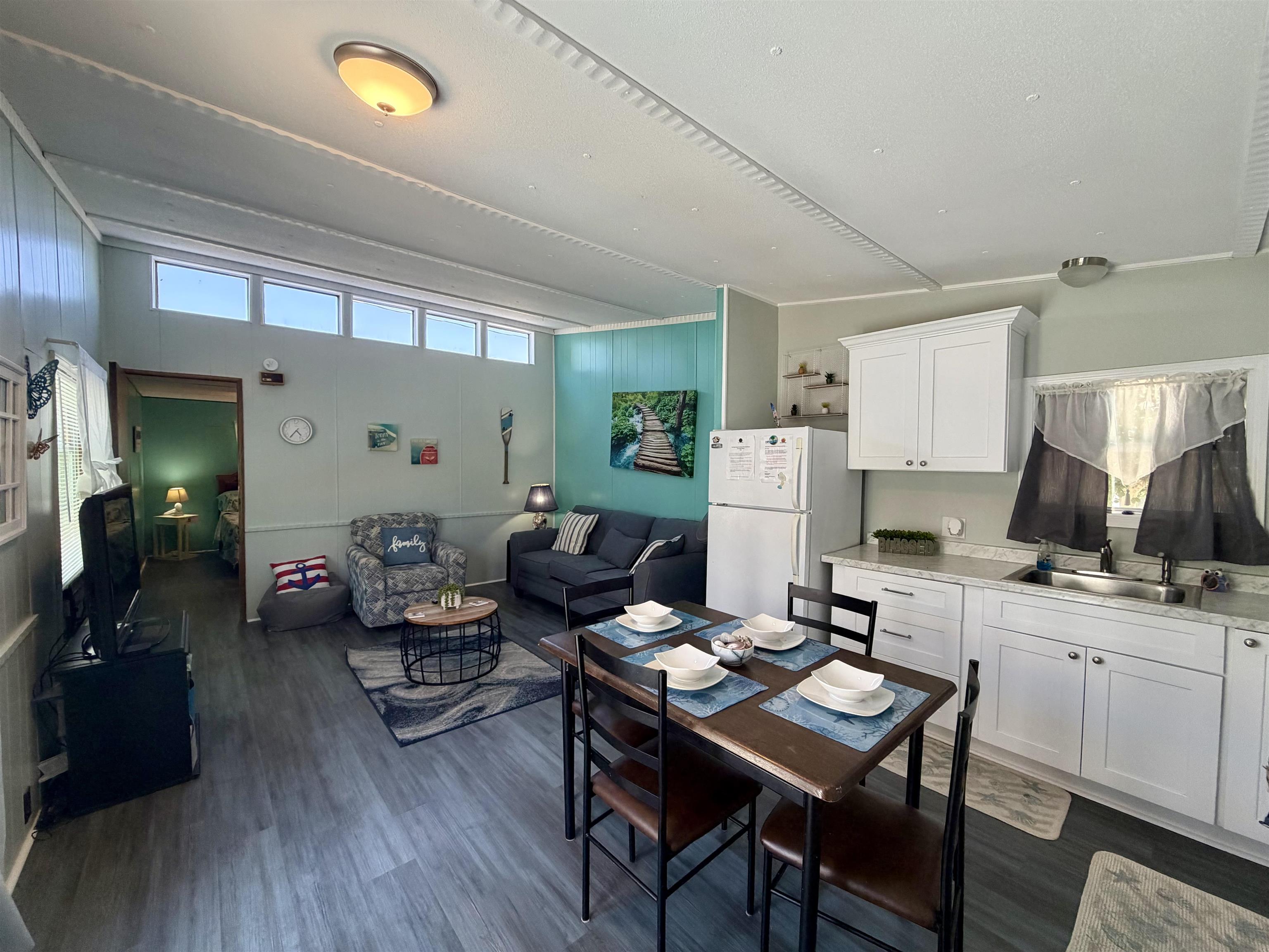 1672 Falcon Property Photo 3