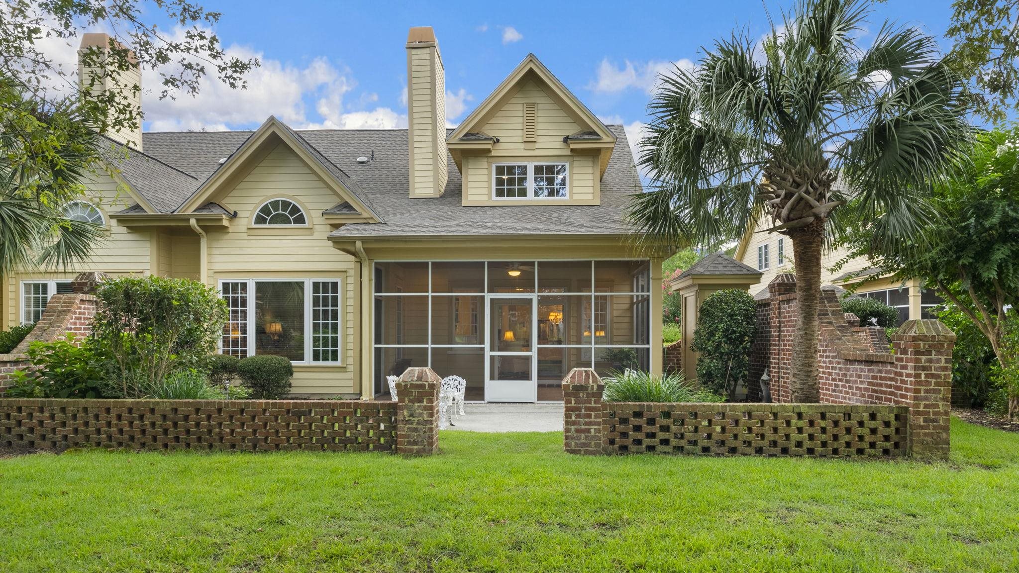 12 Courtyard Circle Property Photo 2