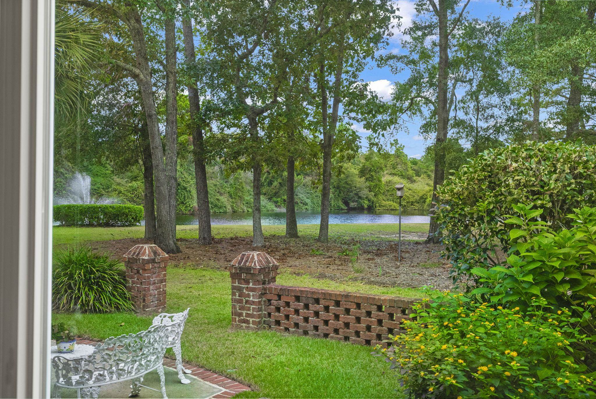 12 Courtyard Circle Property Photo 3