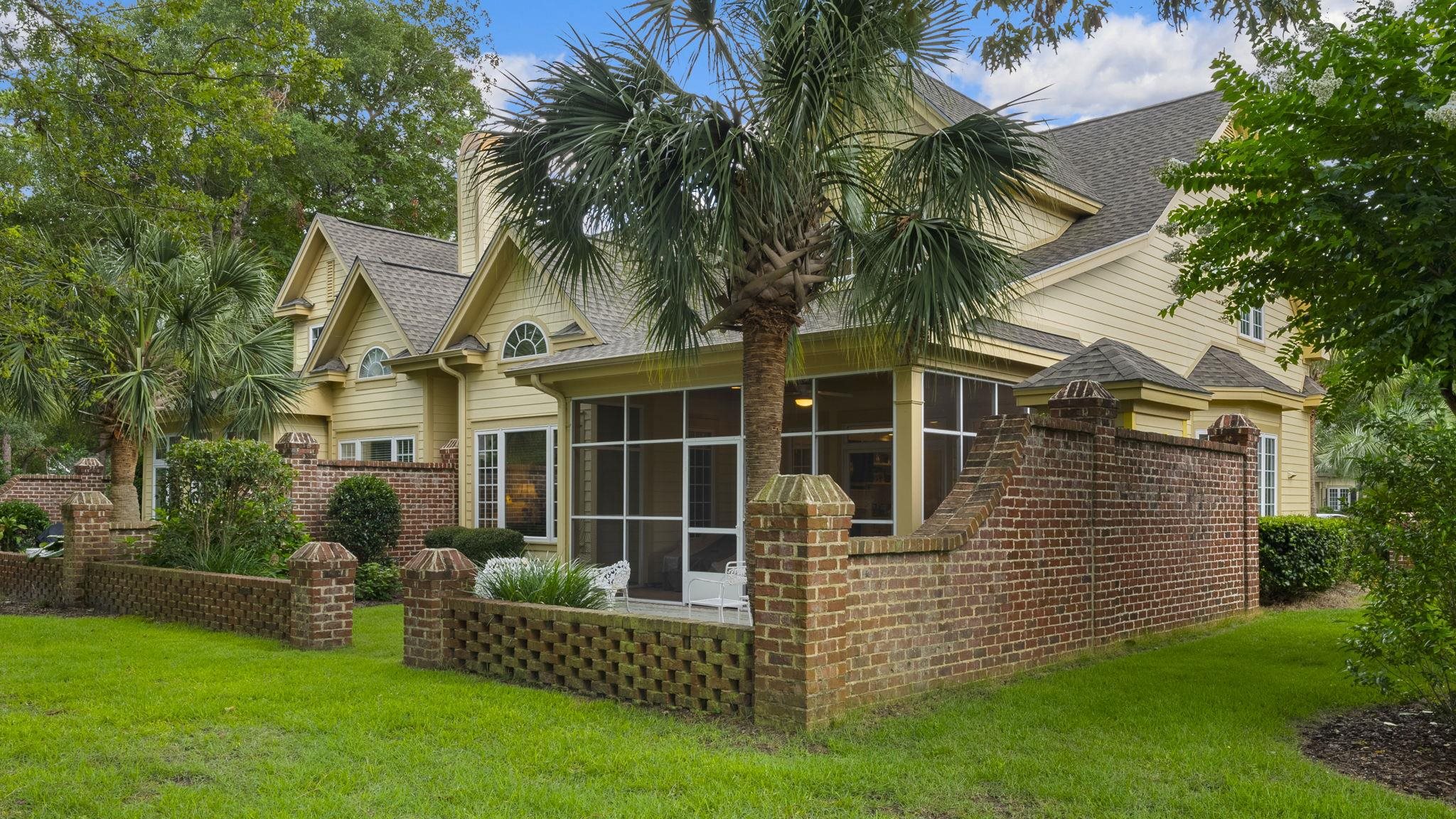 12 Courtyard Circle Property Photo 4