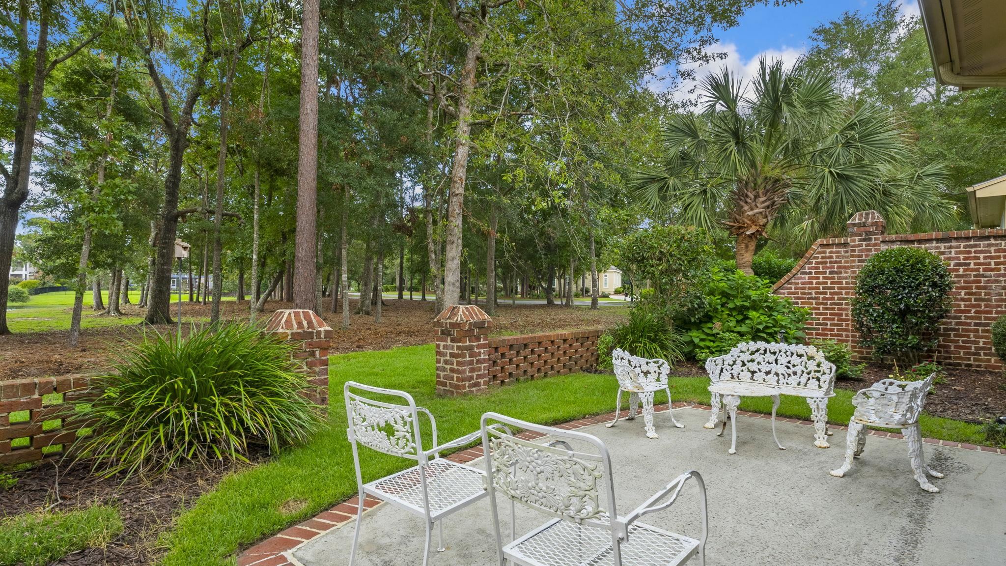 12 Courtyard Circle Property Photo 8