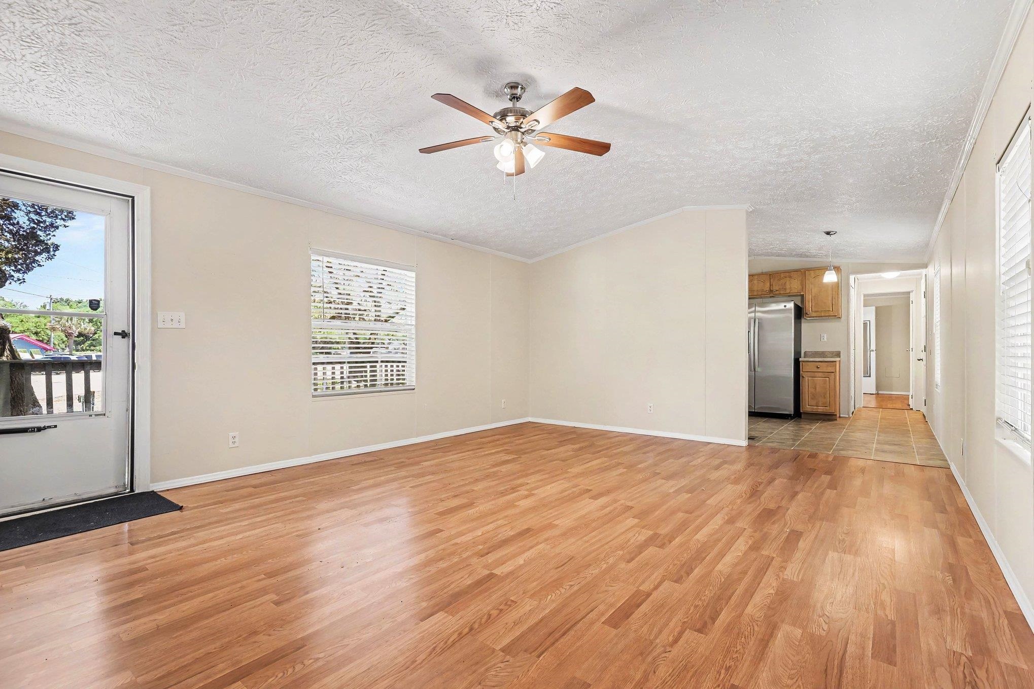 545 Eden Ave. Property Photo 6