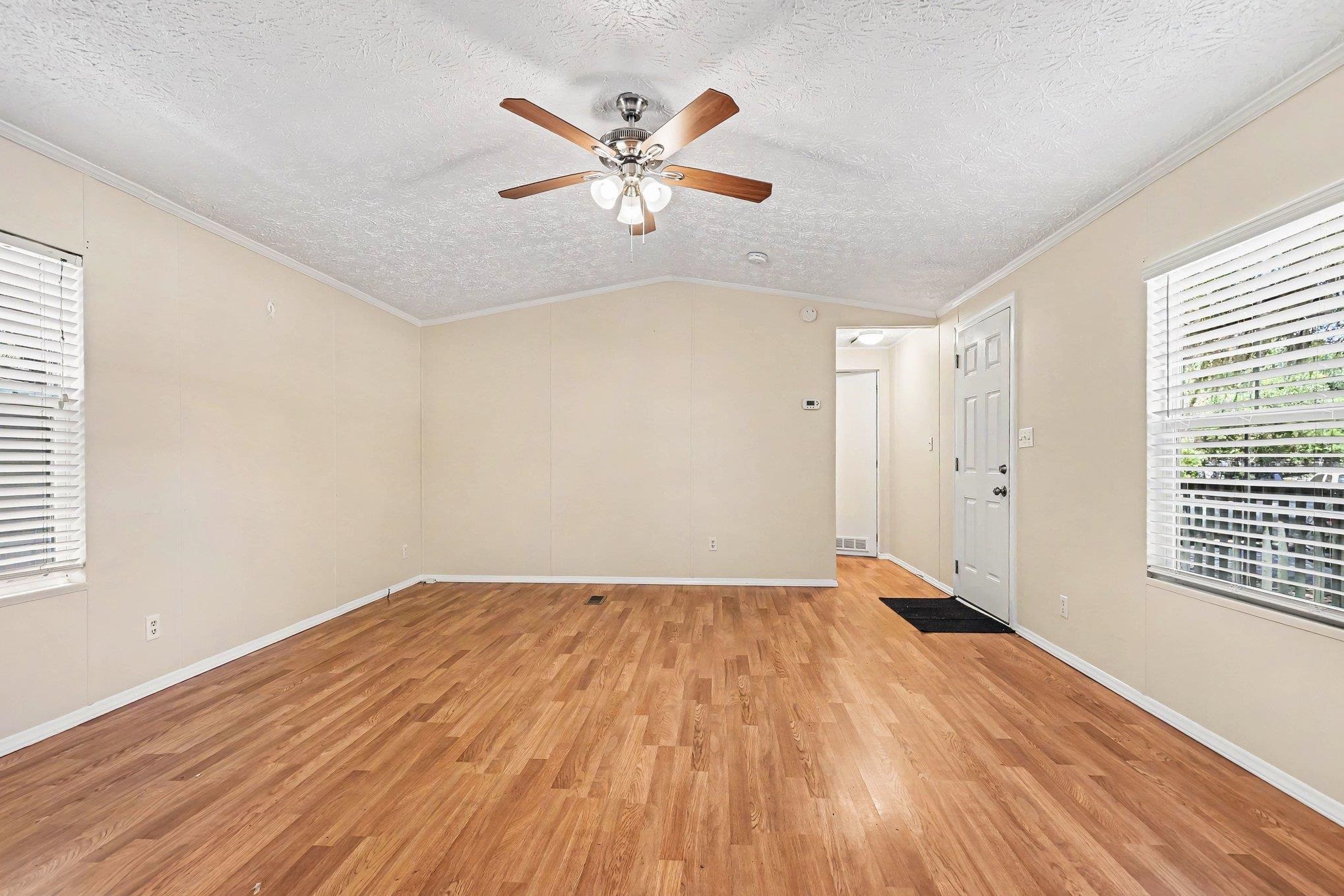 545 Eden Ave. Property Photo 8