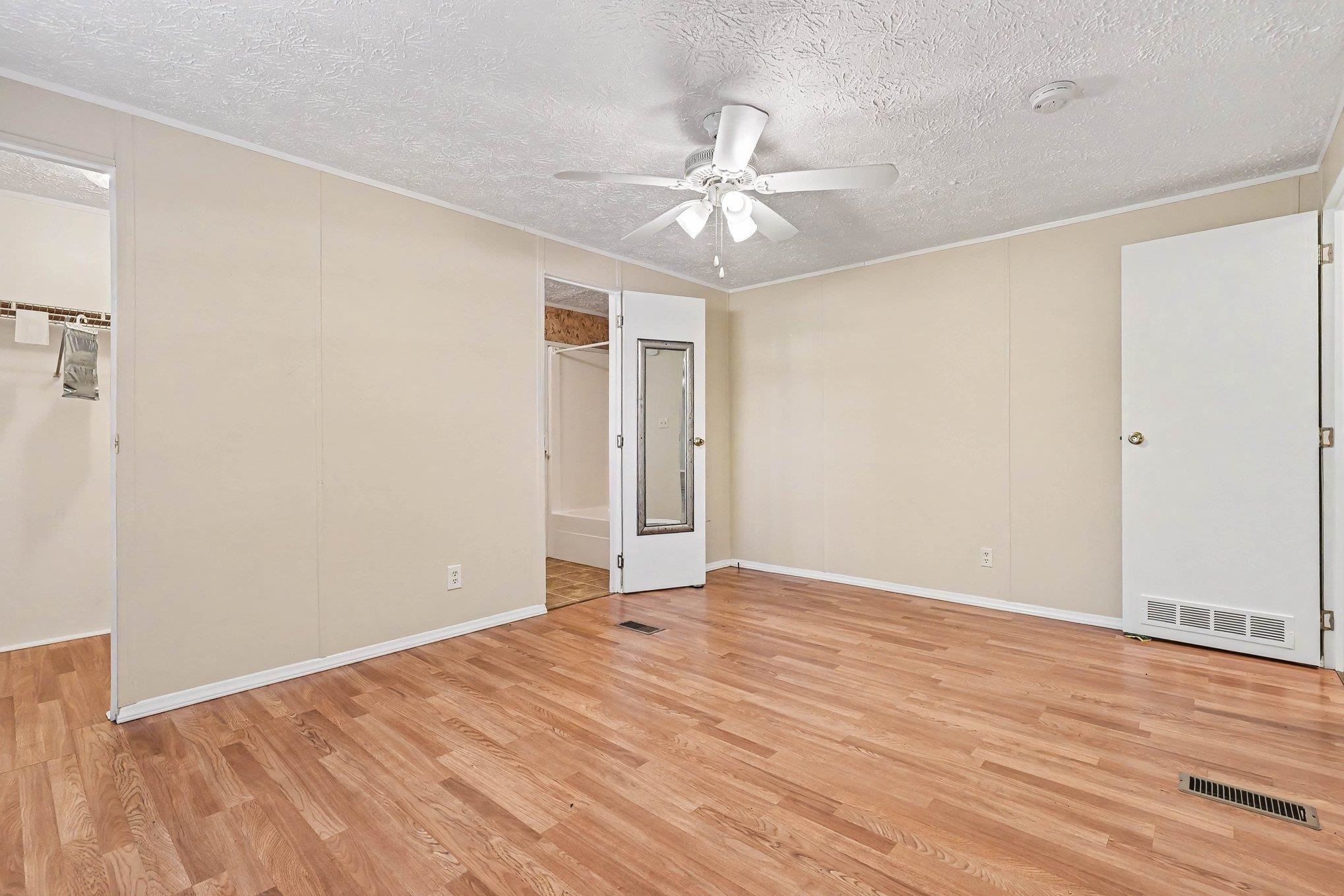 545 Eden Ave. Property Photo 16