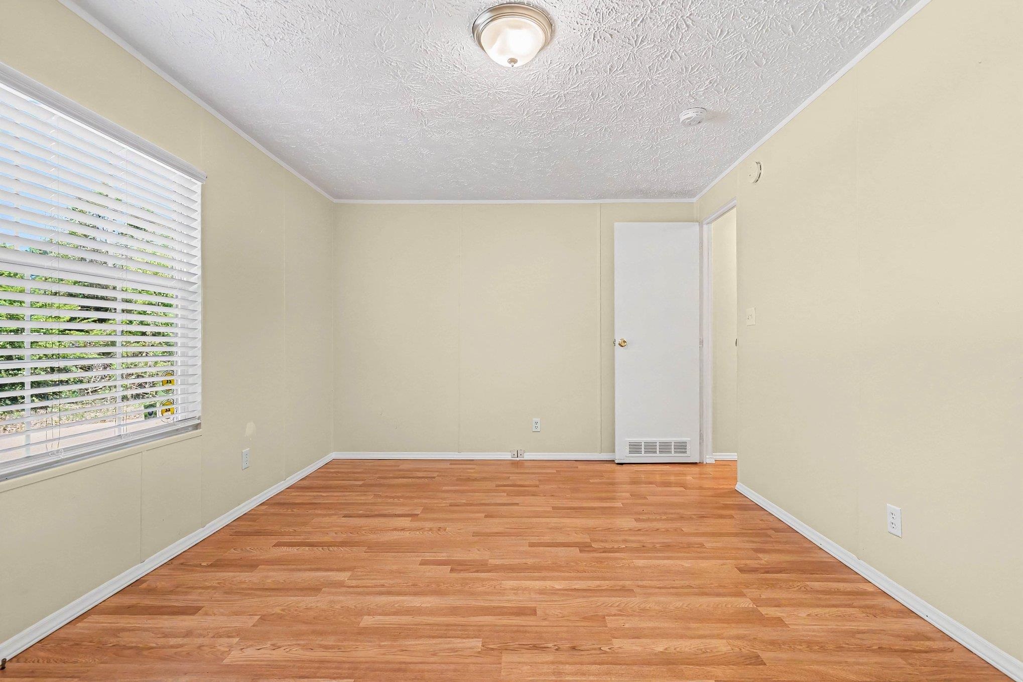 545 Eden Ave. Property Photo 17
