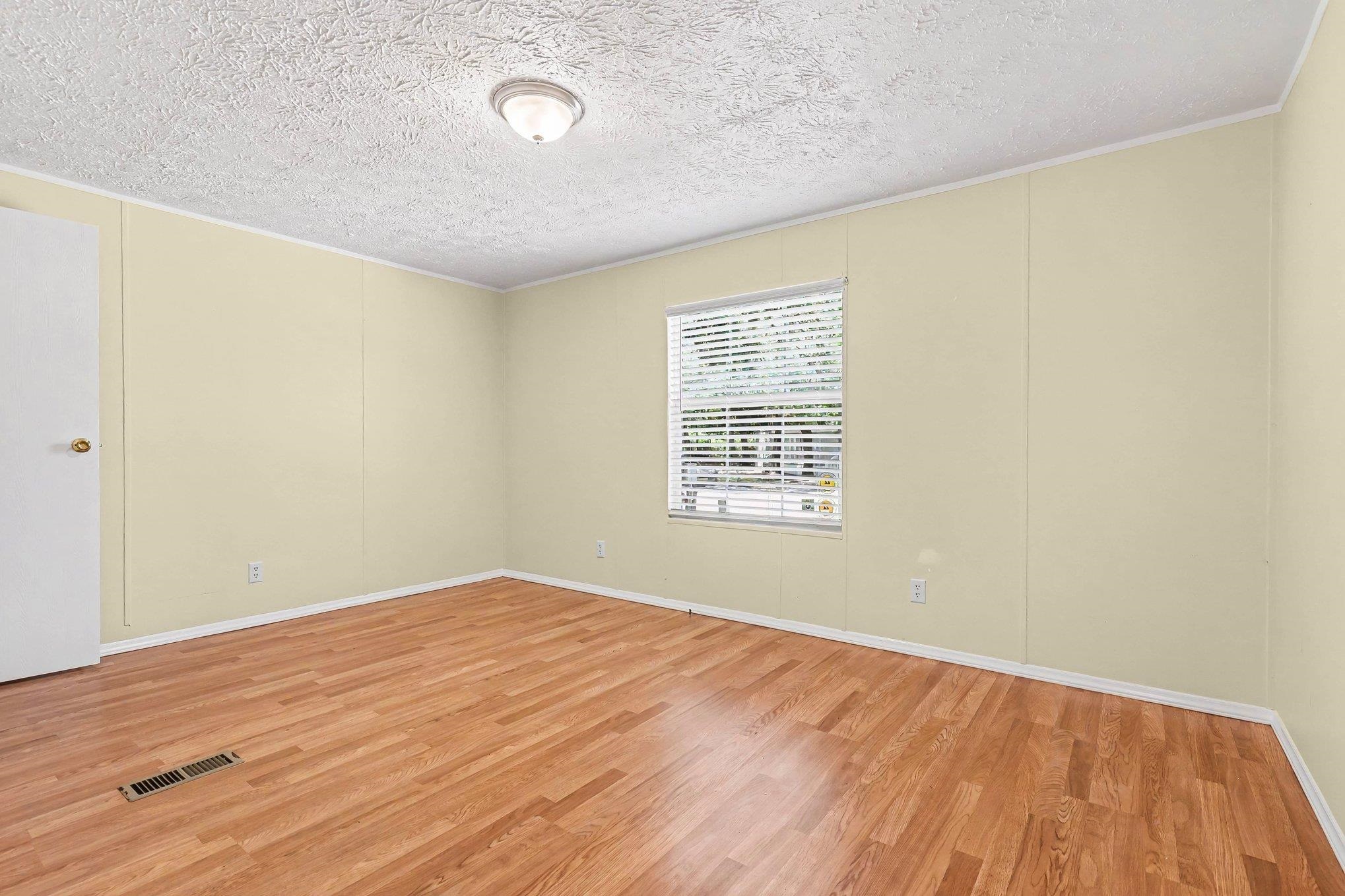 545 Eden Ave. Property Photo 18
