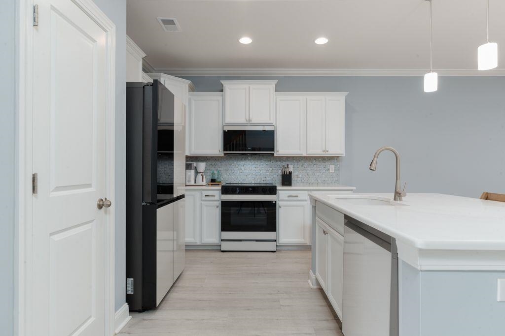 2406 Kings Bay Dr. Property Photo 4