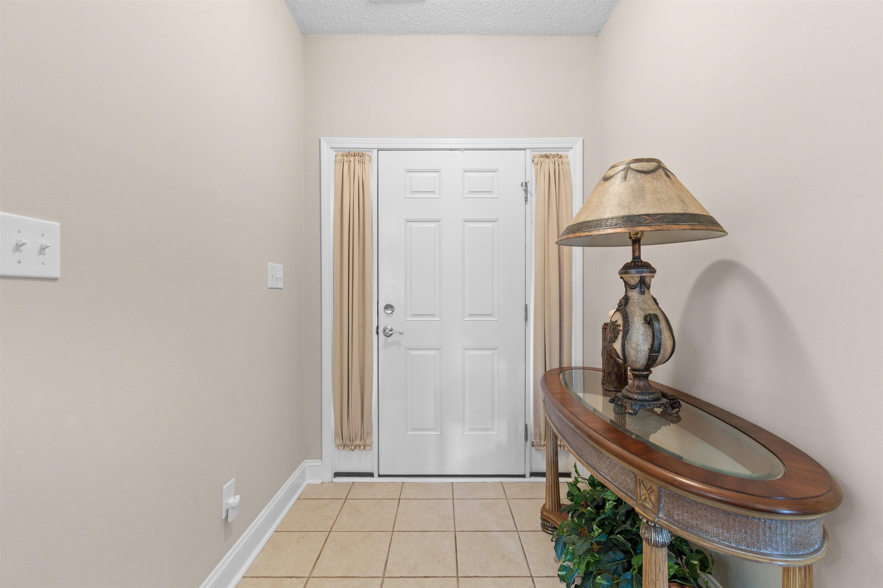 220 Candlewood Dr. Property Photo 5