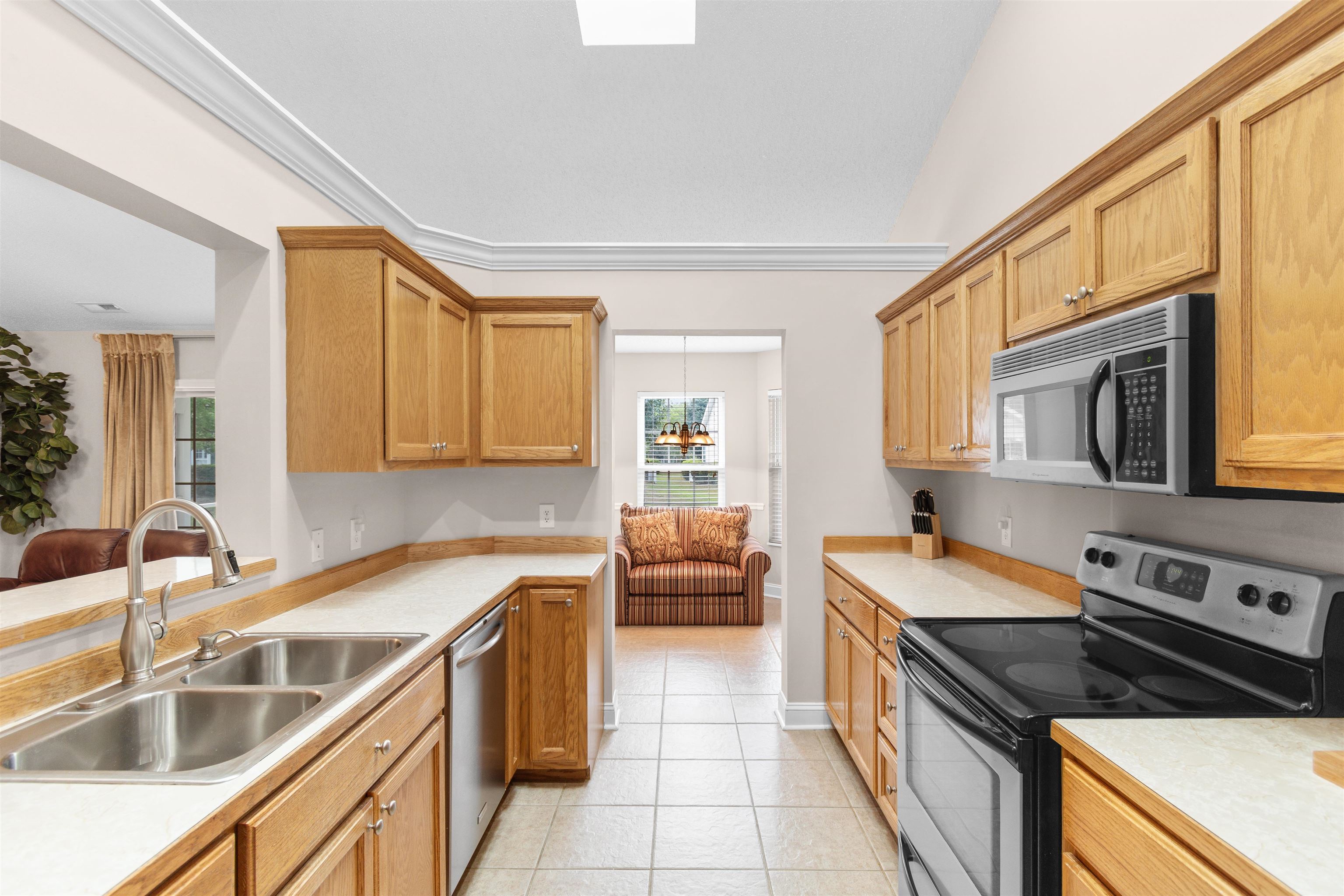 220 Candlewood Dr. Property Photo 6