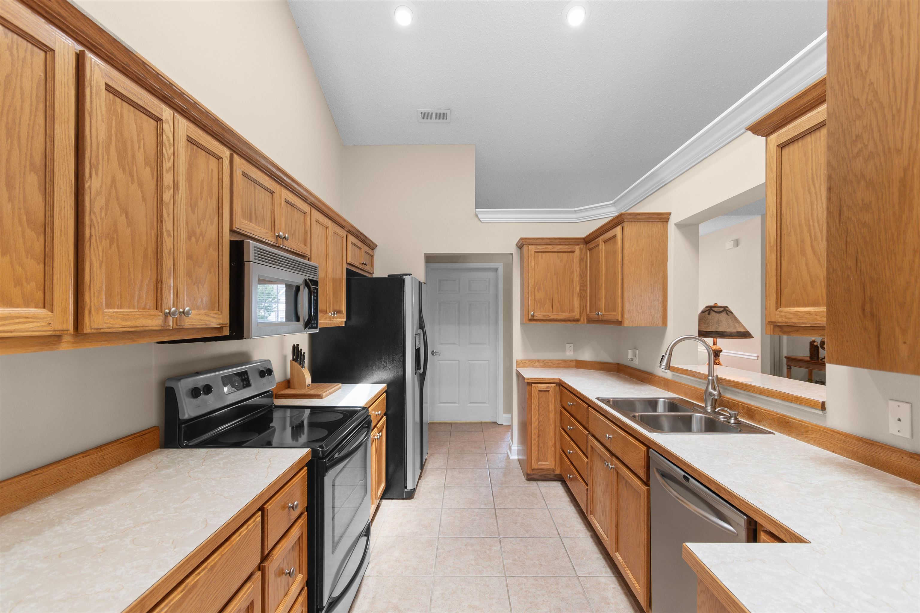 220 Candlewood Dr. Property Photo 10
