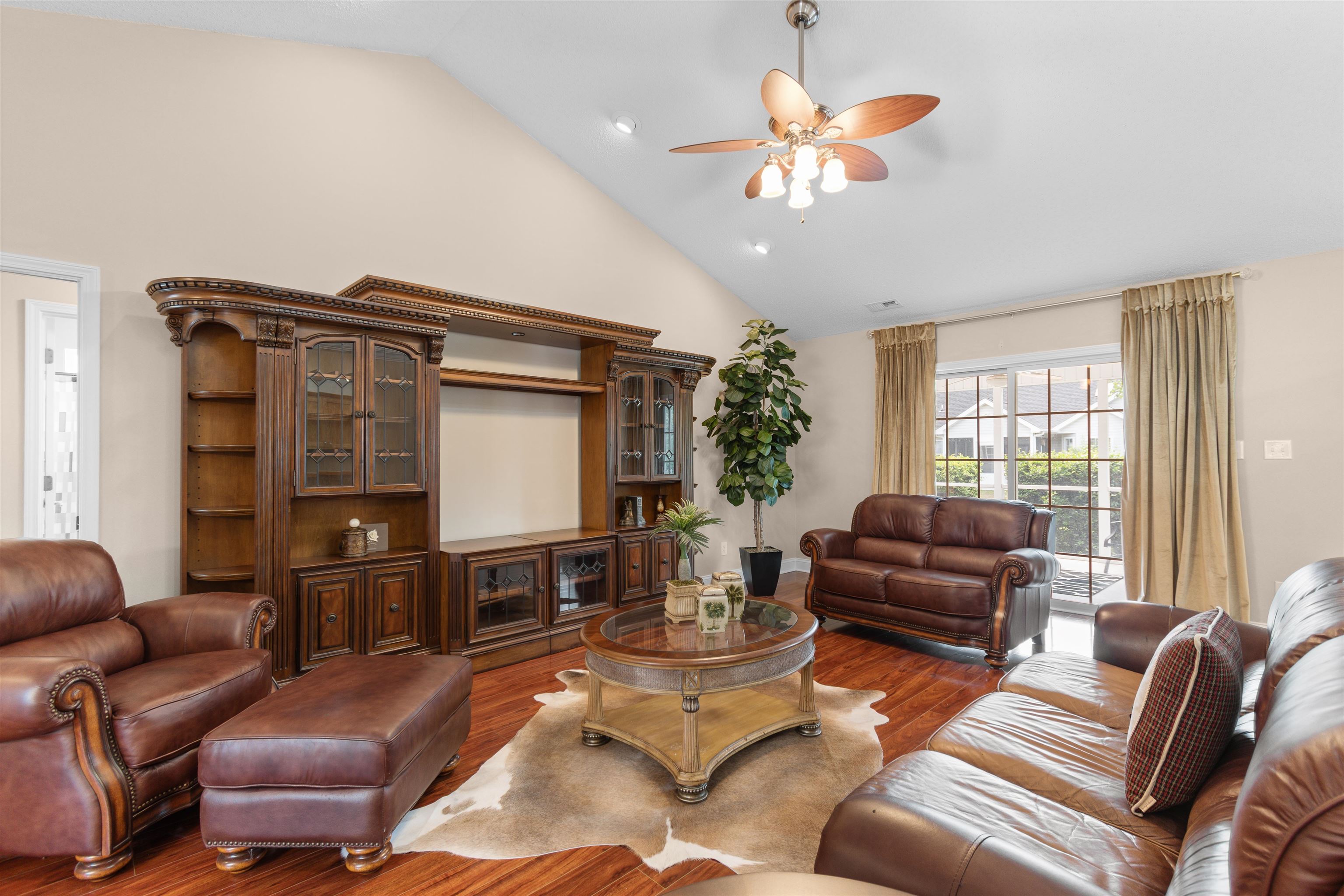 220 Candlewood Dr. Property Photo 12