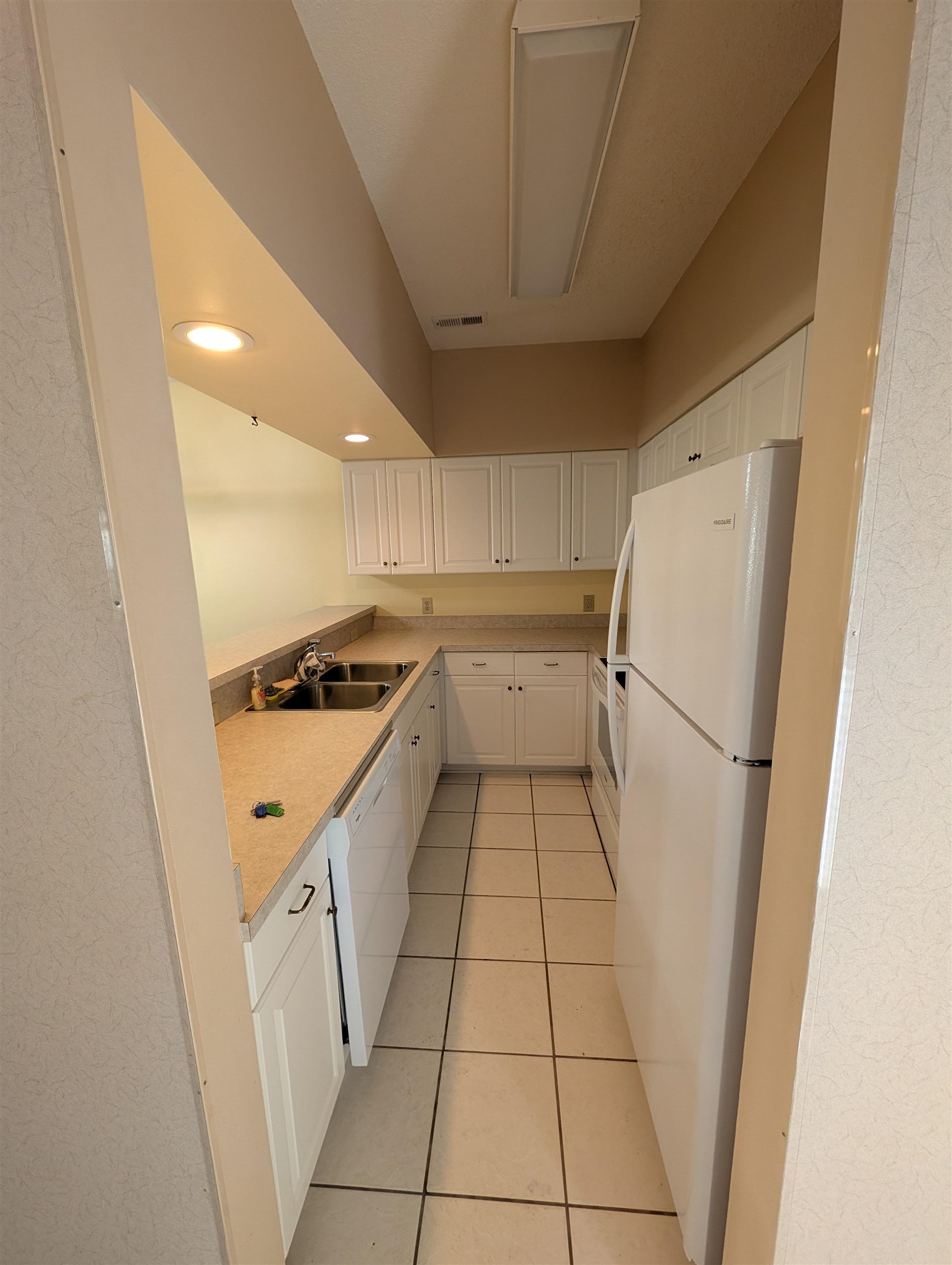 100 Scotch Broom Dr. Property Photo 3