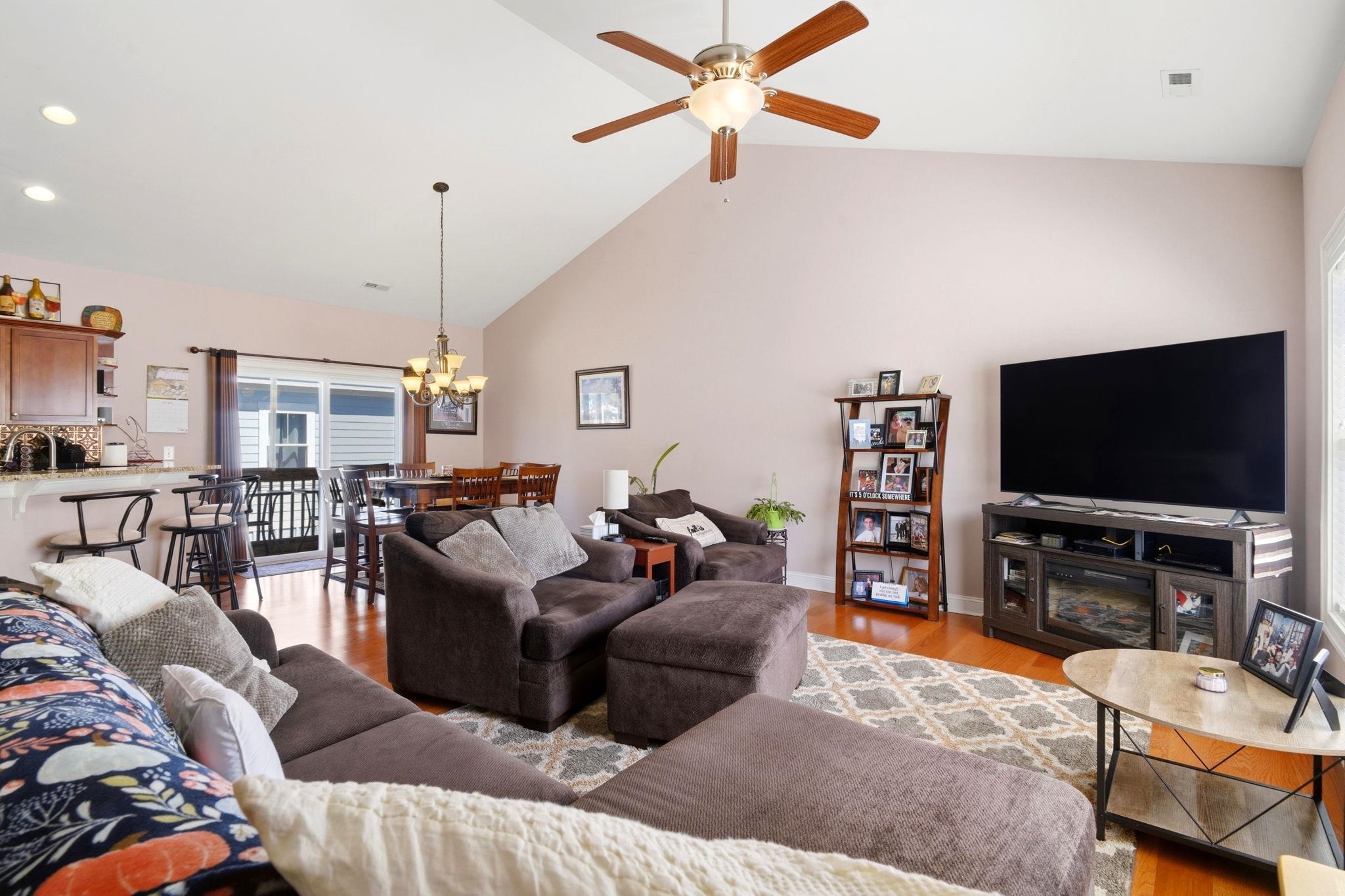 577 Sunnyside Ave. Property Photo 4