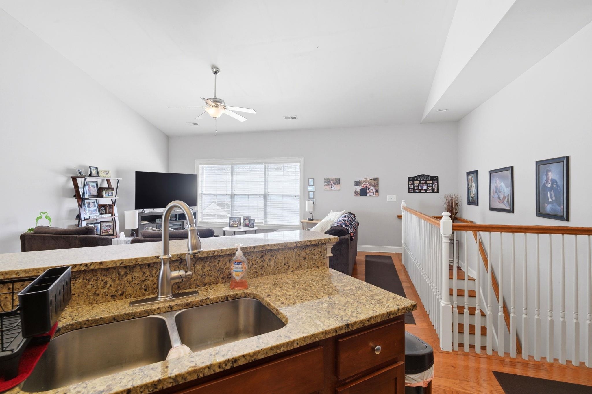577 Sunnyside Ave. Property Photo 10