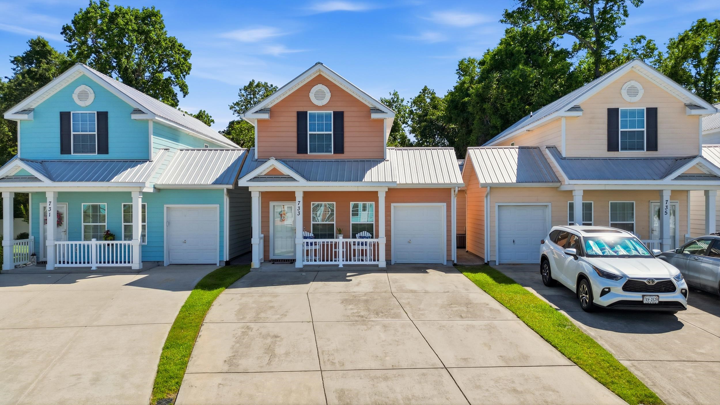 733 Shell Creek Circle Property Photo 1
