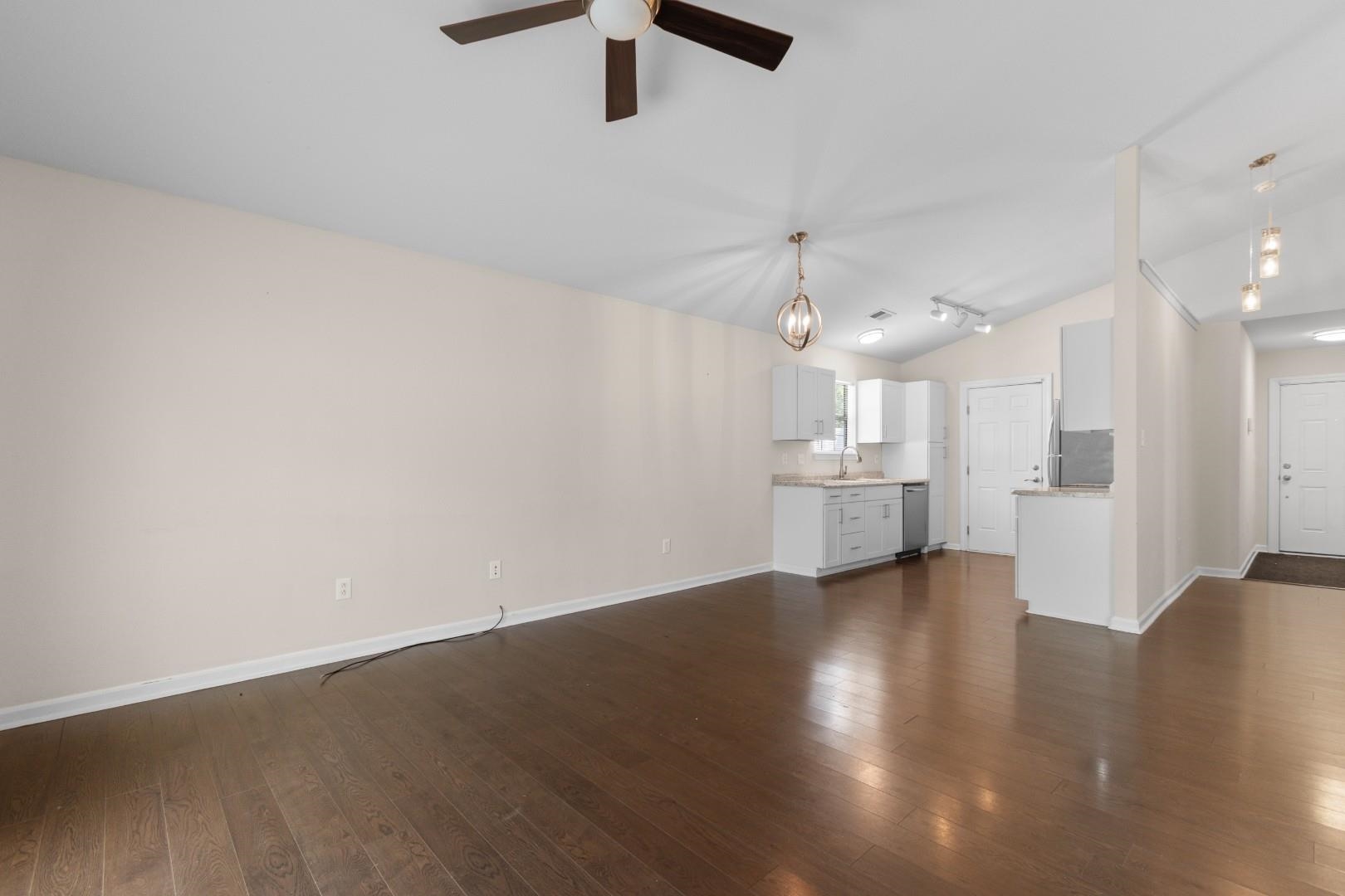 833 Silvercrest Dr. Property Photo 14