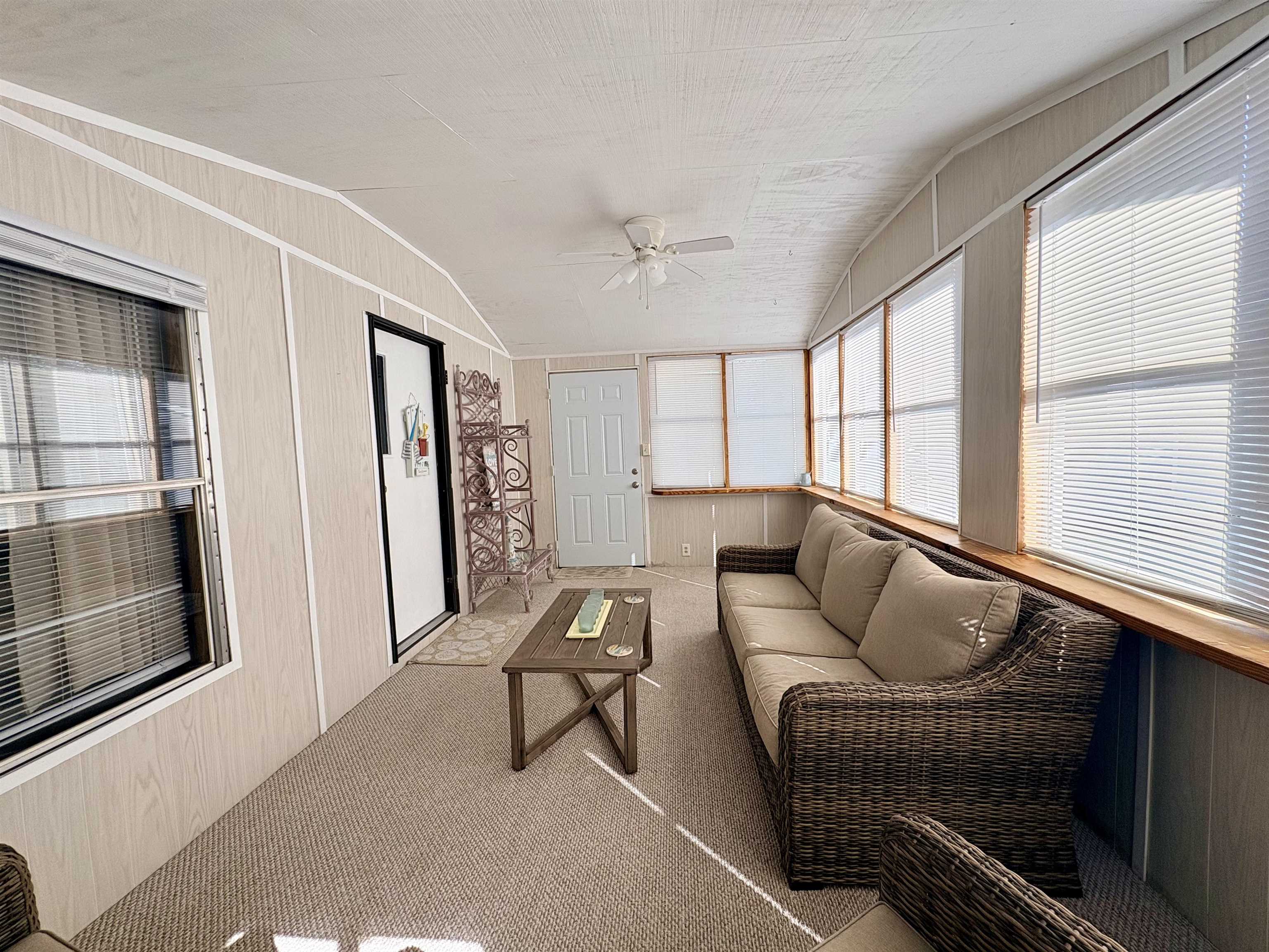 1567 Park Ln. Property Photo 4