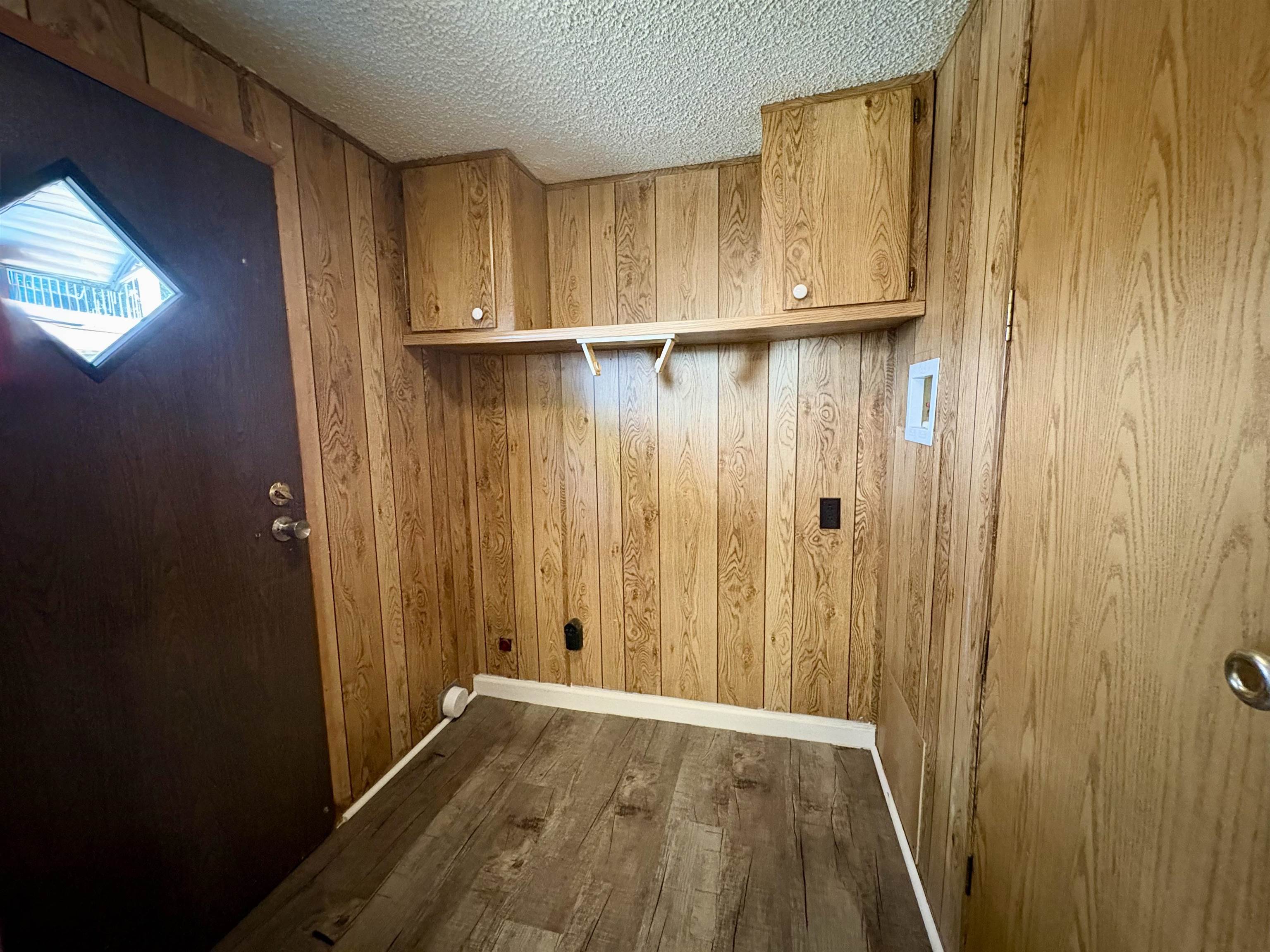 1567 Park Ln. Property Photo 10
