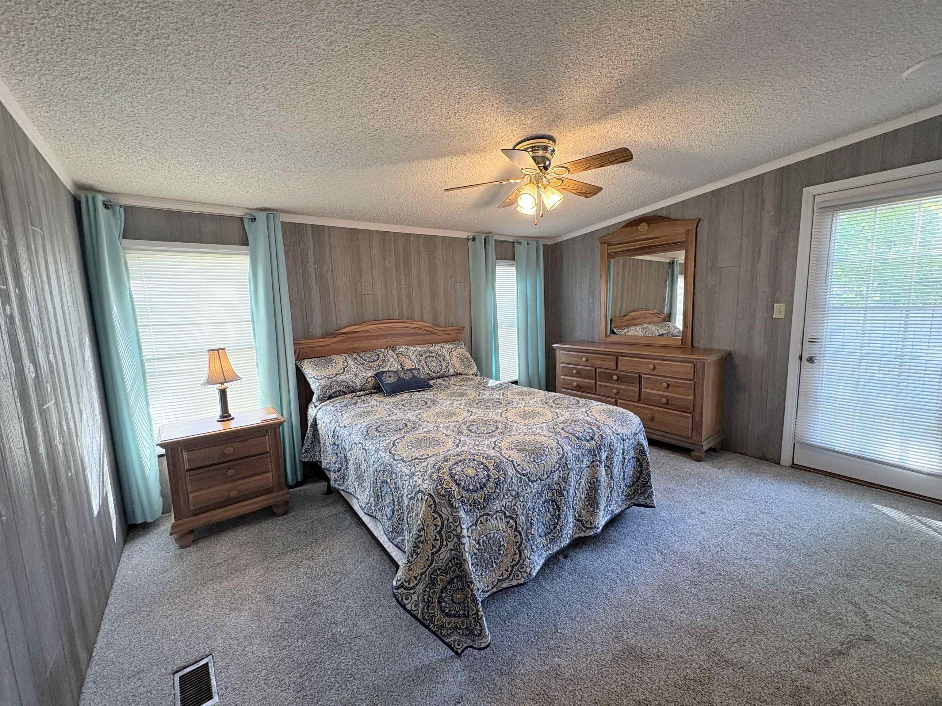 1567 Park Ln. Property Photo 11