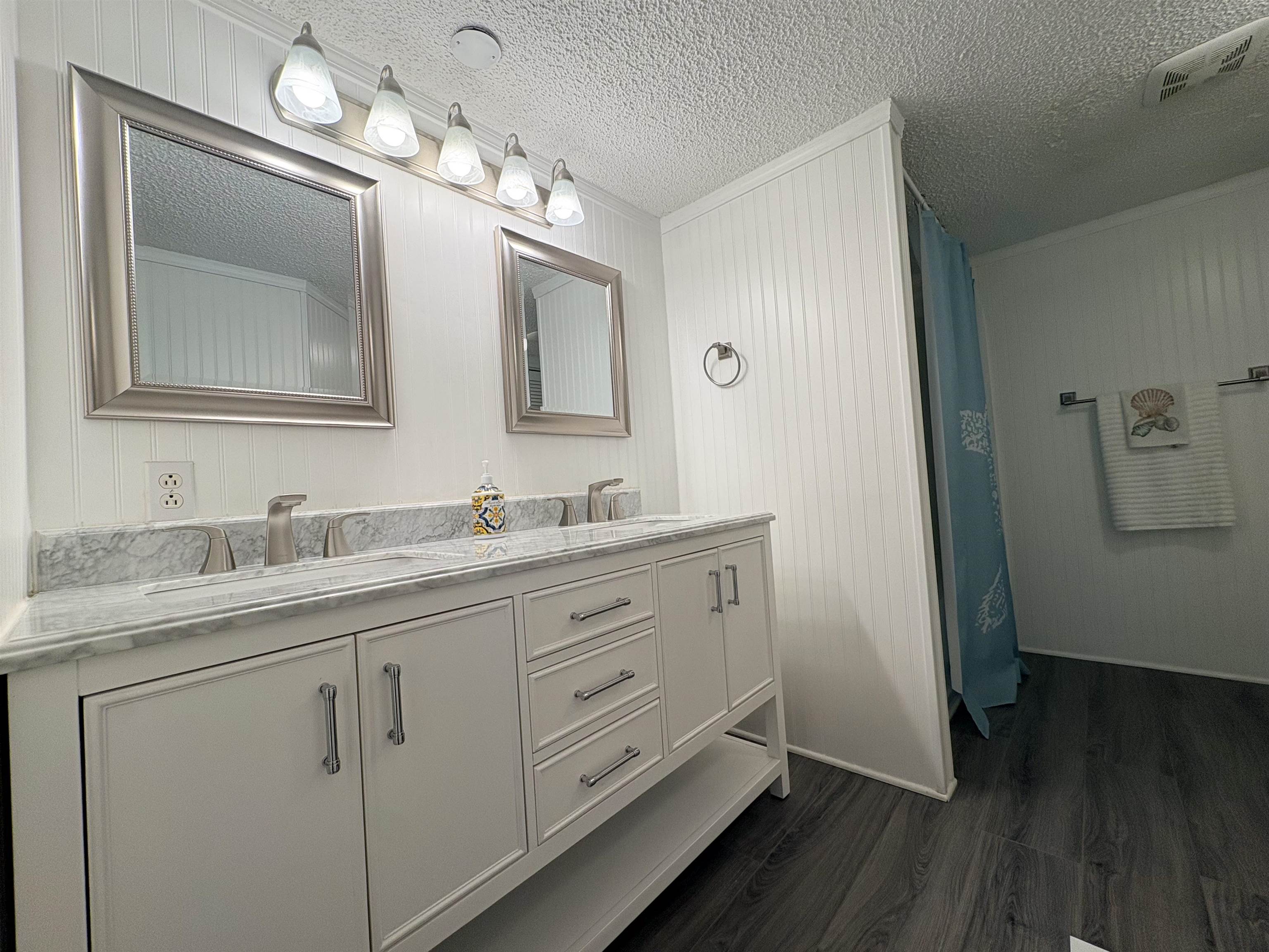 1567 Park Ln. Property Photo 12