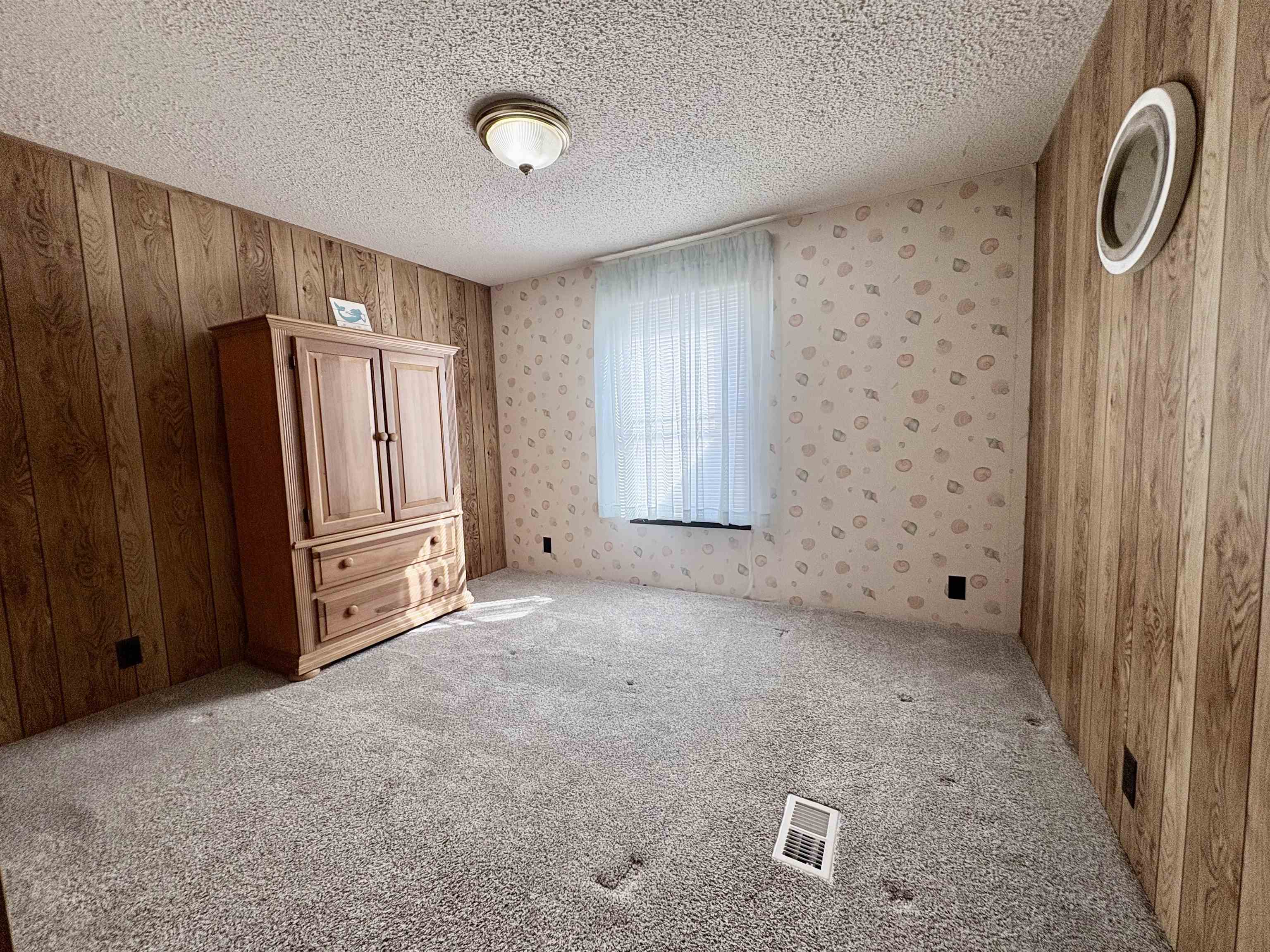 1567 Park Ln. Property Photo 16