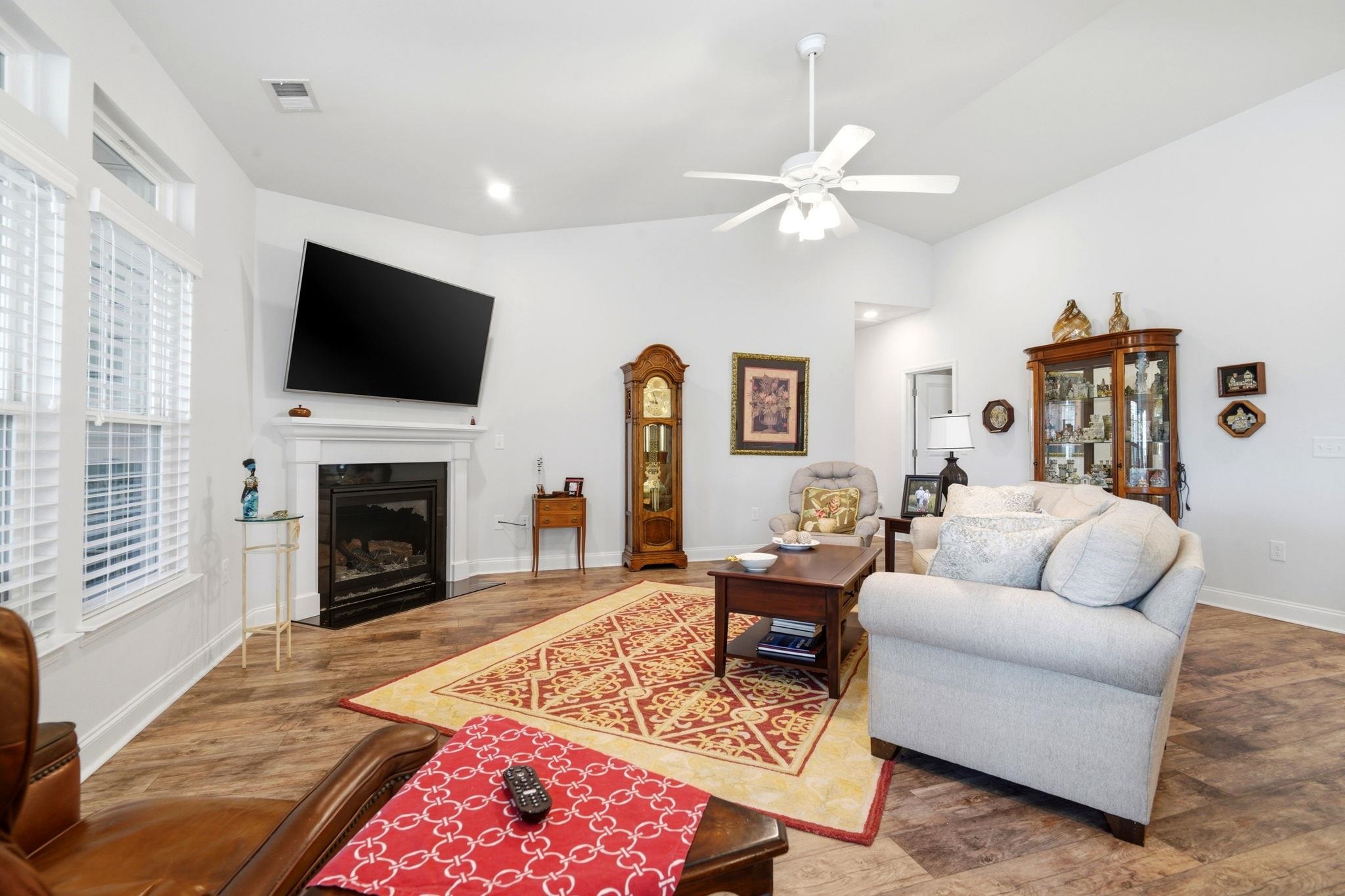237 Sherwood Dr. Property Photo 6