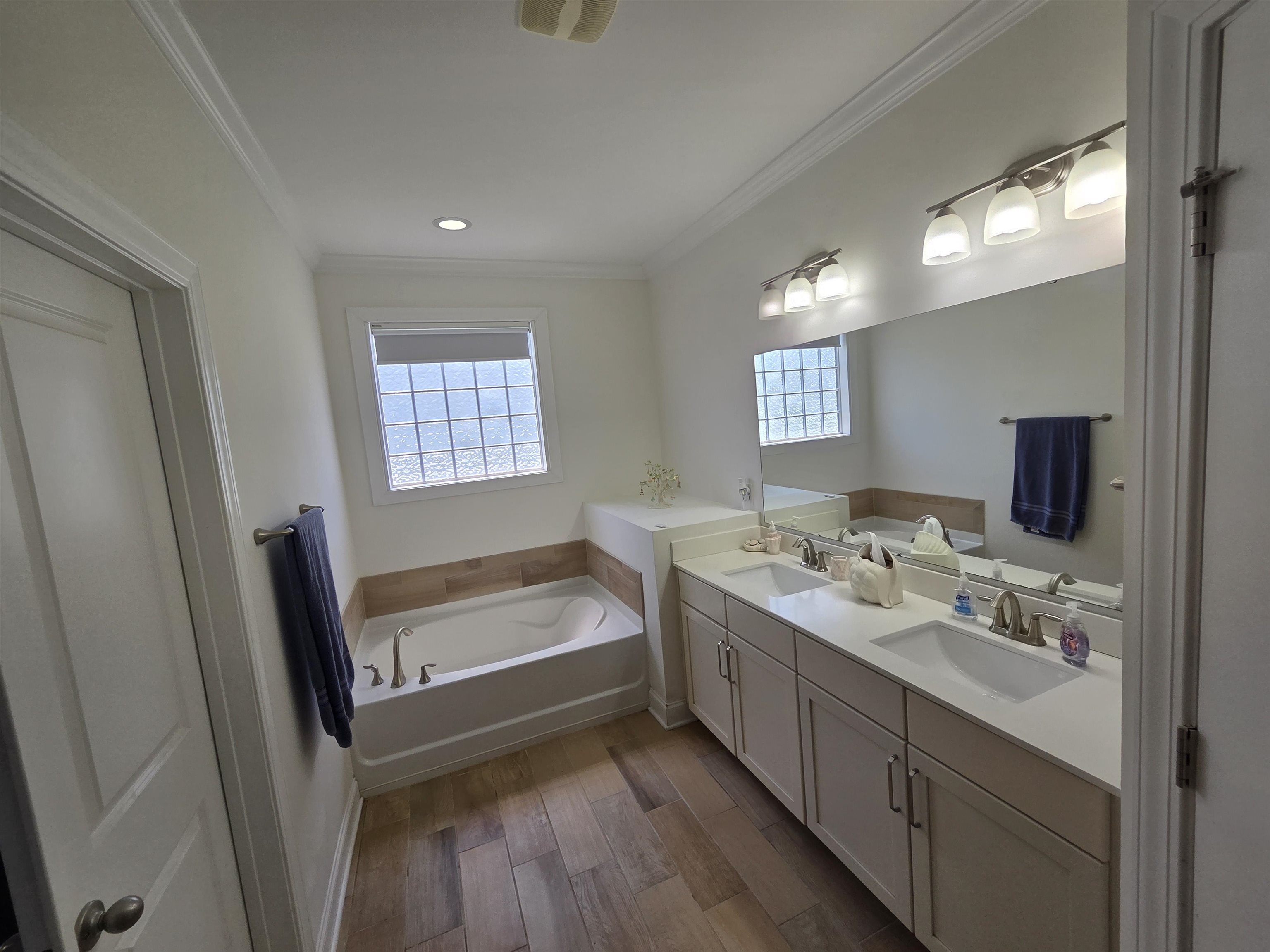 1000 Englemann Oak Dr. Property Photo 32