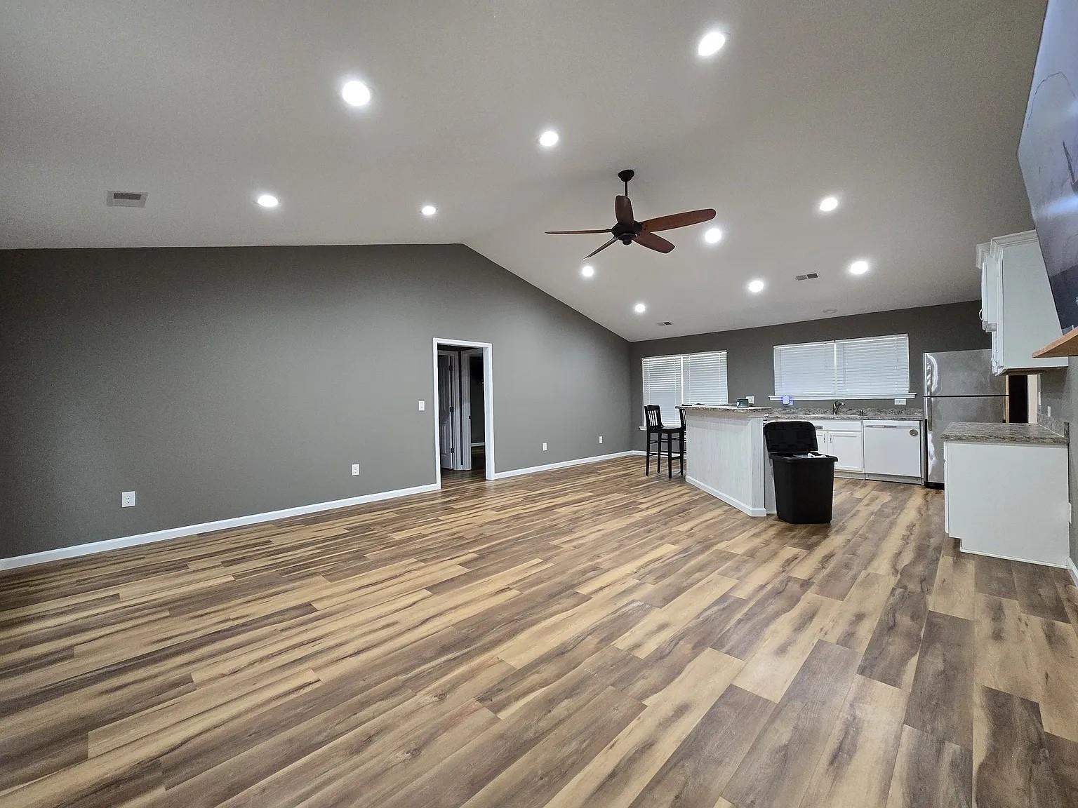 5177 Berkeley Ct. Property Photo 2