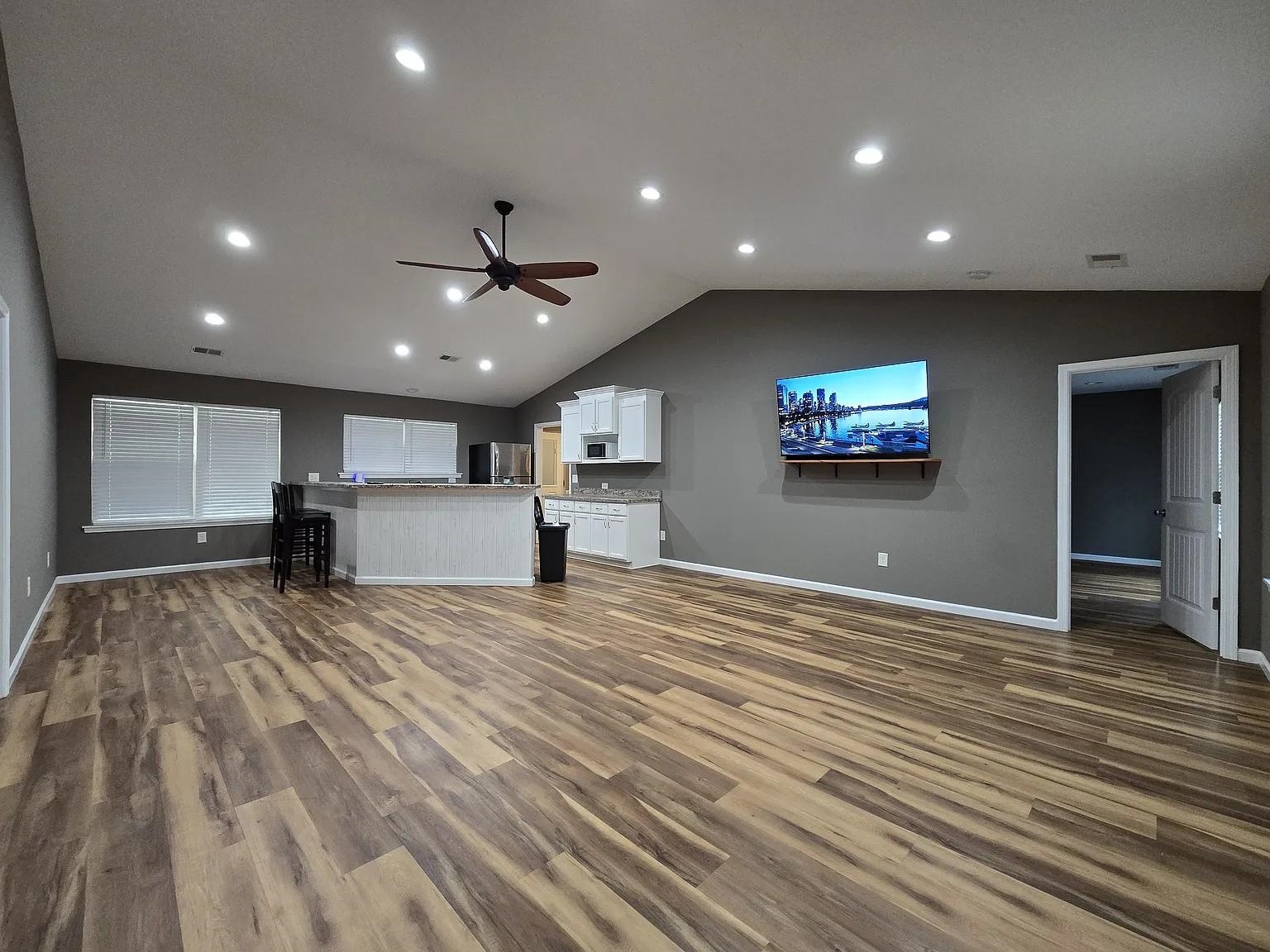 5177 Berkeley Ct. Property Photo 3