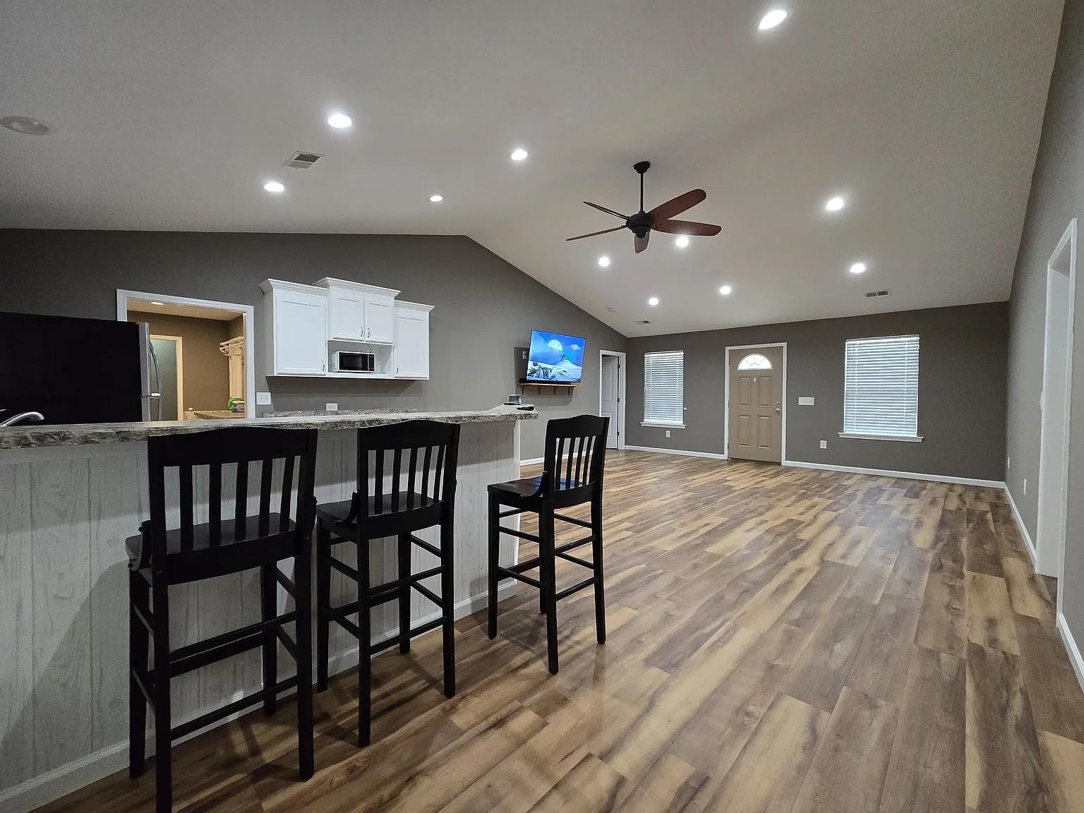 5177 Berkeley Ct. Property Photo 6