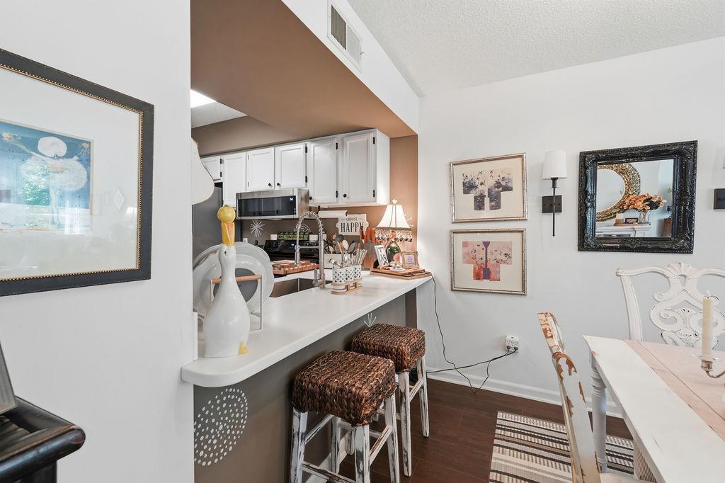 4601 Greenbriar Dr. Property Photo 8