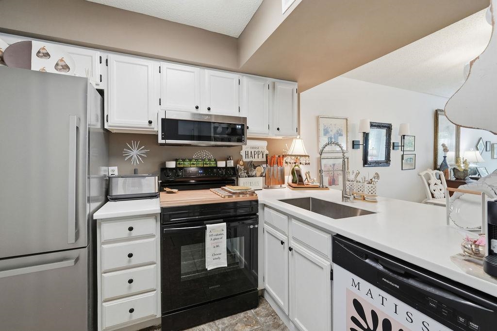 4601 Greenbriar Dr. Property Photo 17