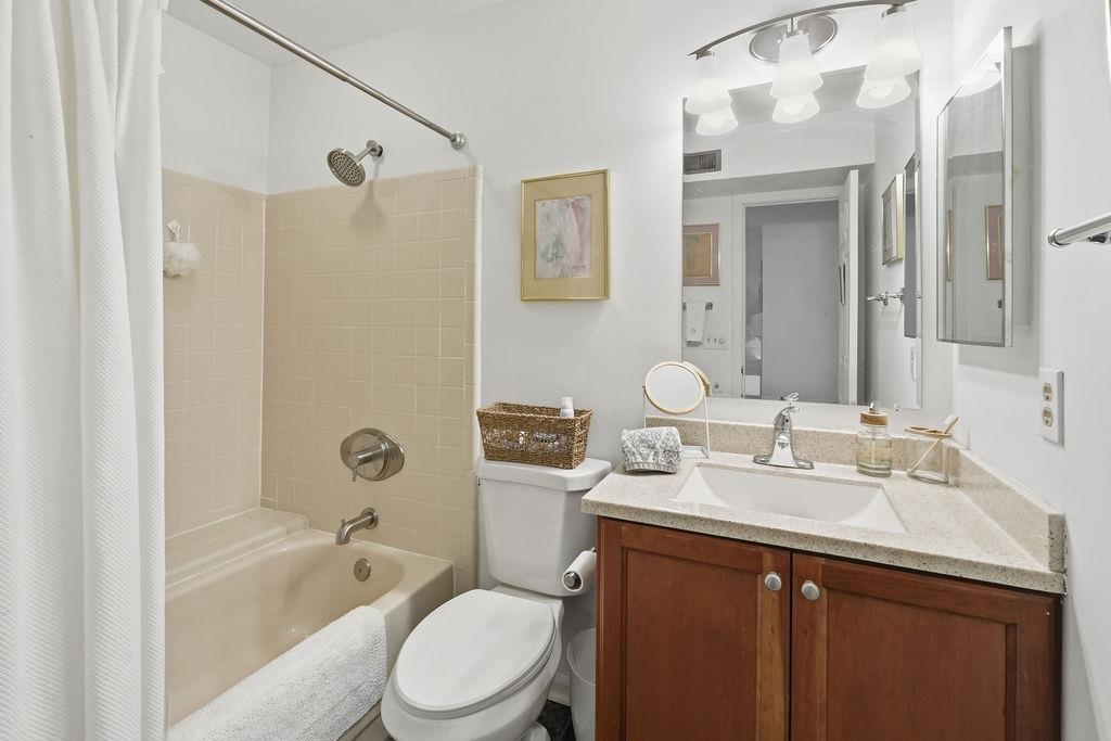 4601 Greenbriar Dr. Property Photo 29