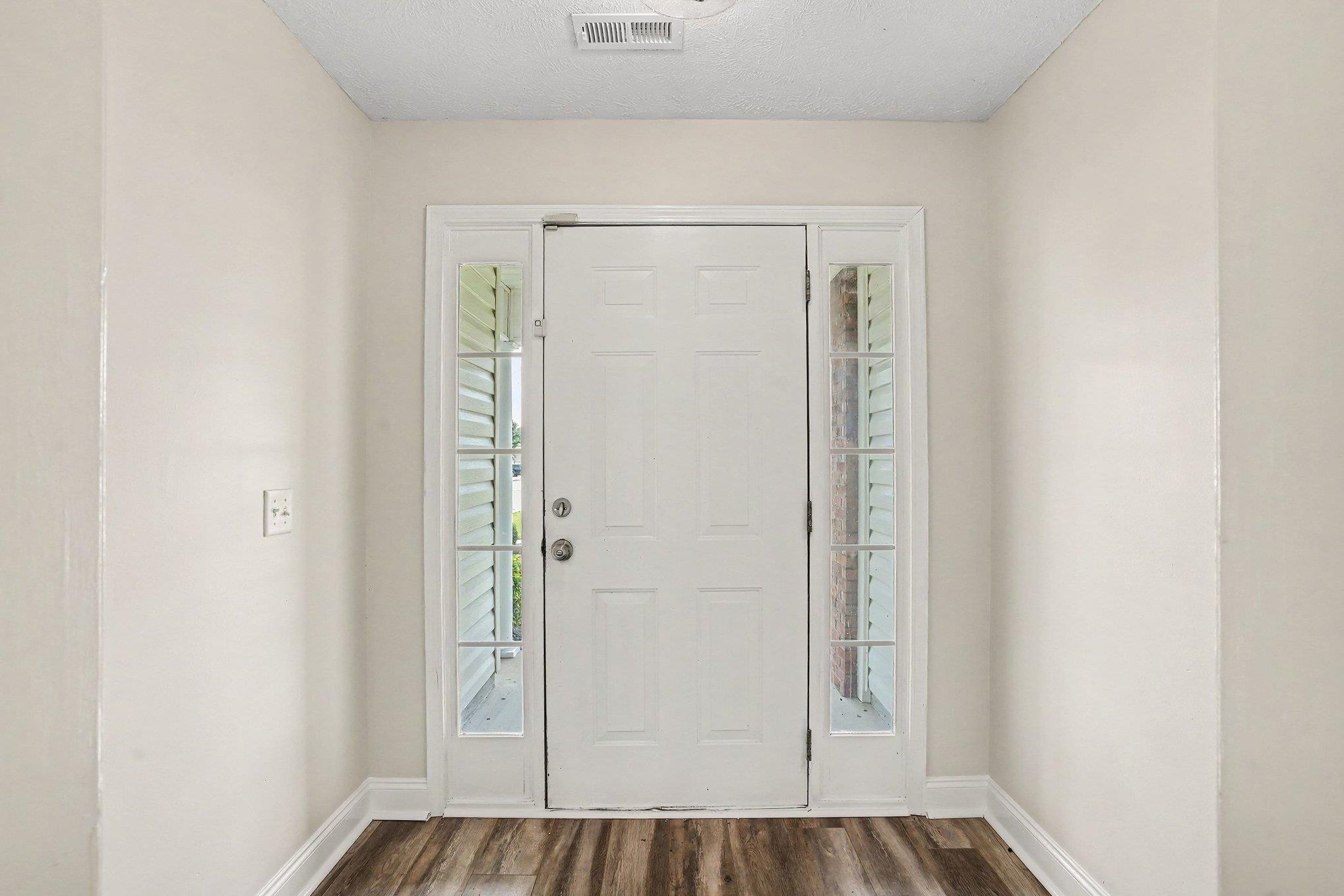 970 Eaglet Circle Property Photo 3