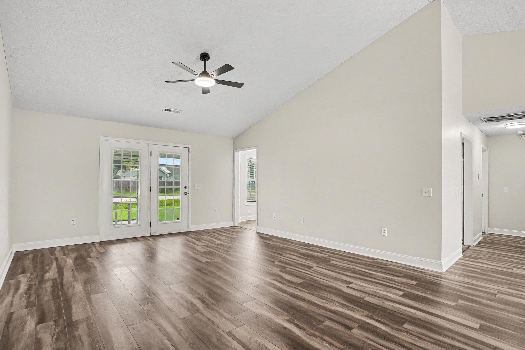 970 Eaglet Circle Property Photo 4