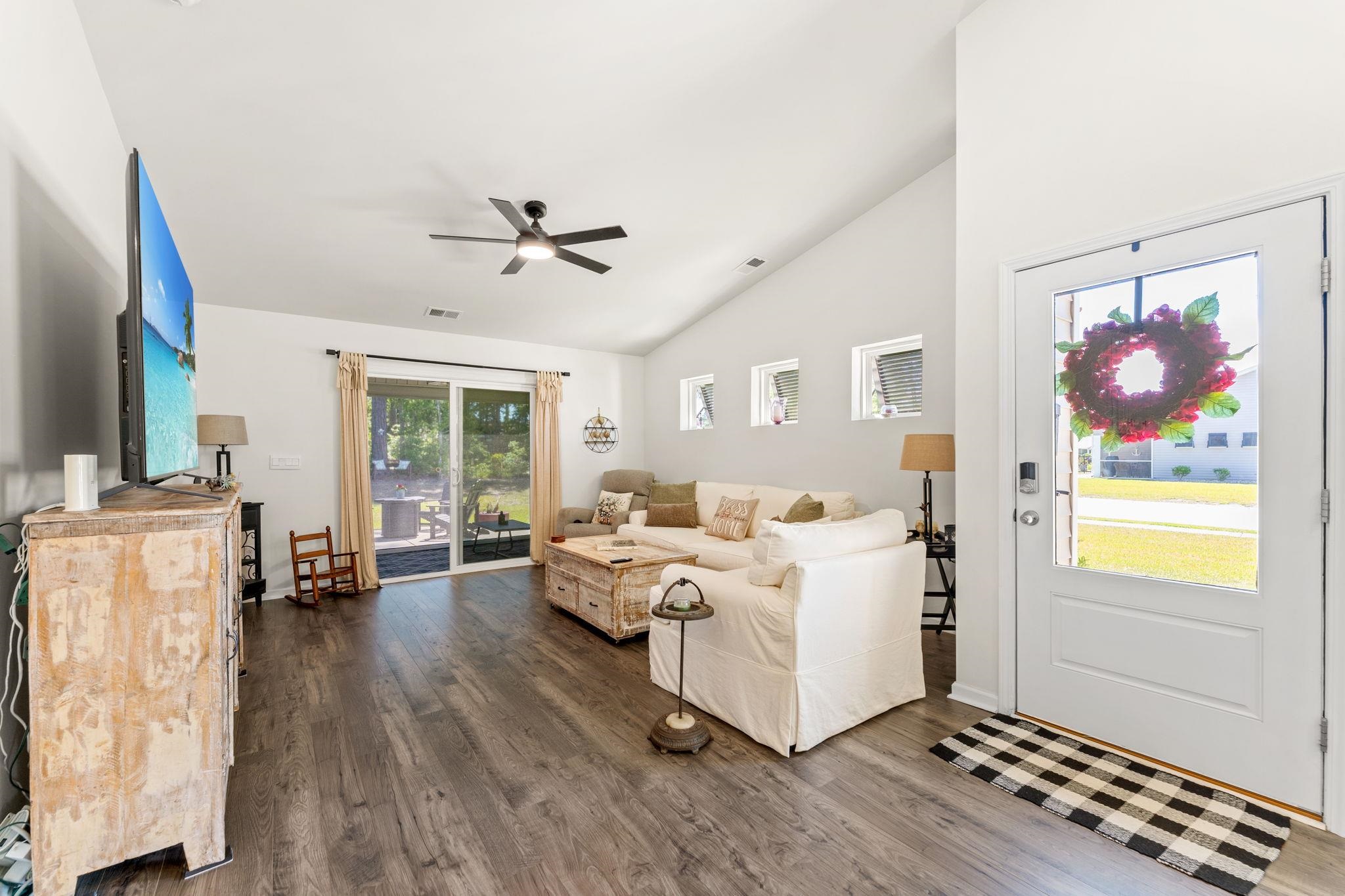 1572 Jardine Loop Property Photo 6