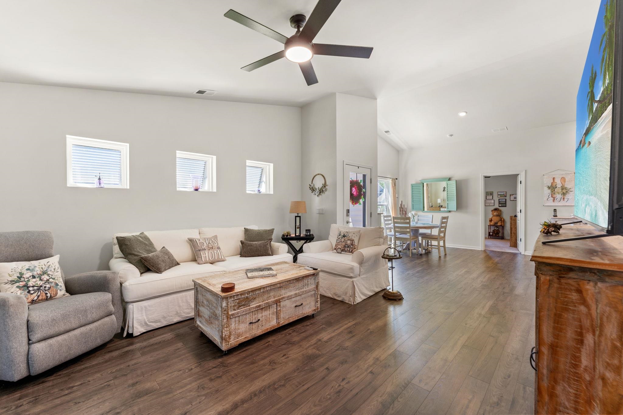1572 Jardine Loop Property Photo 9