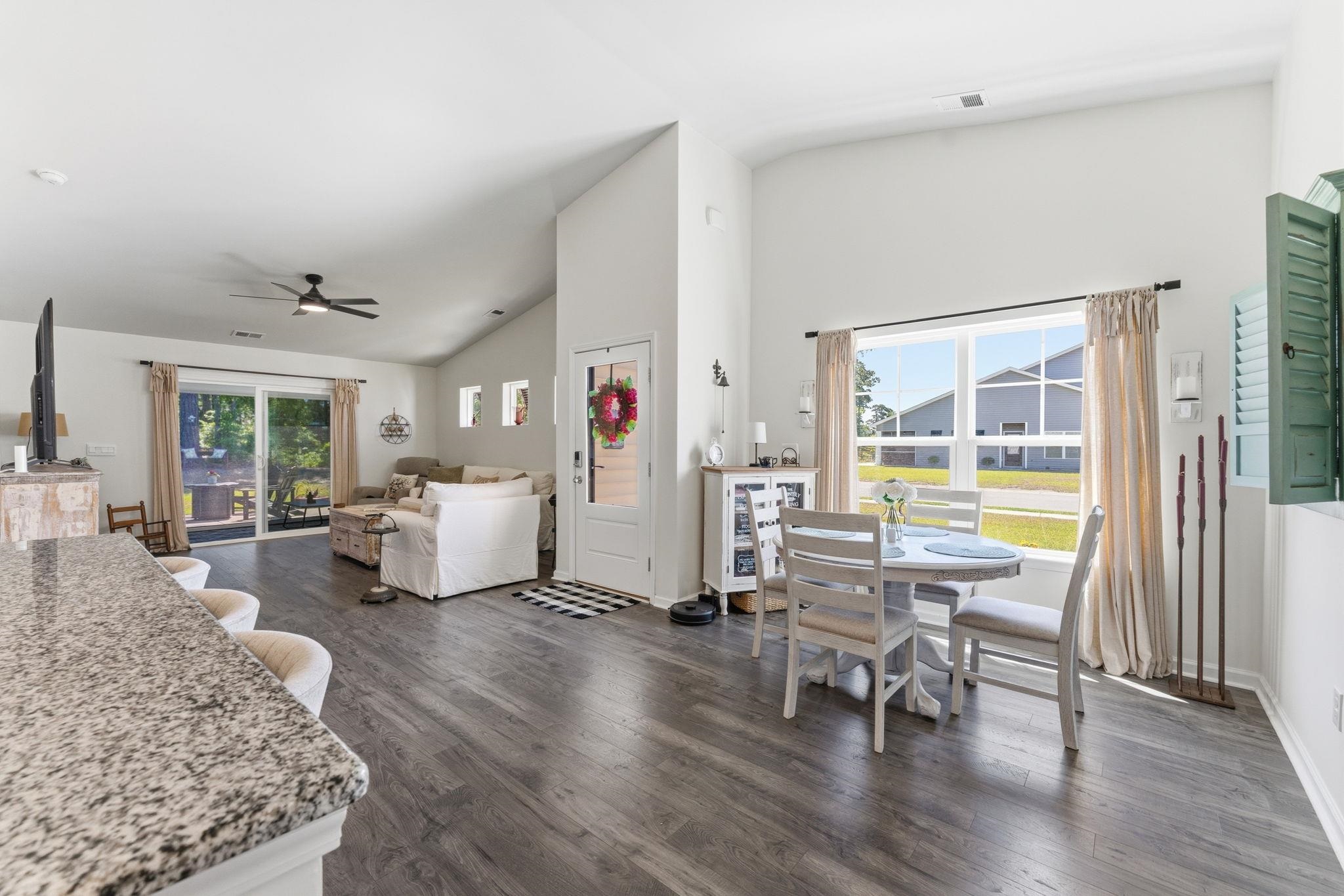 1572 Jardine Loop Property Photo 11