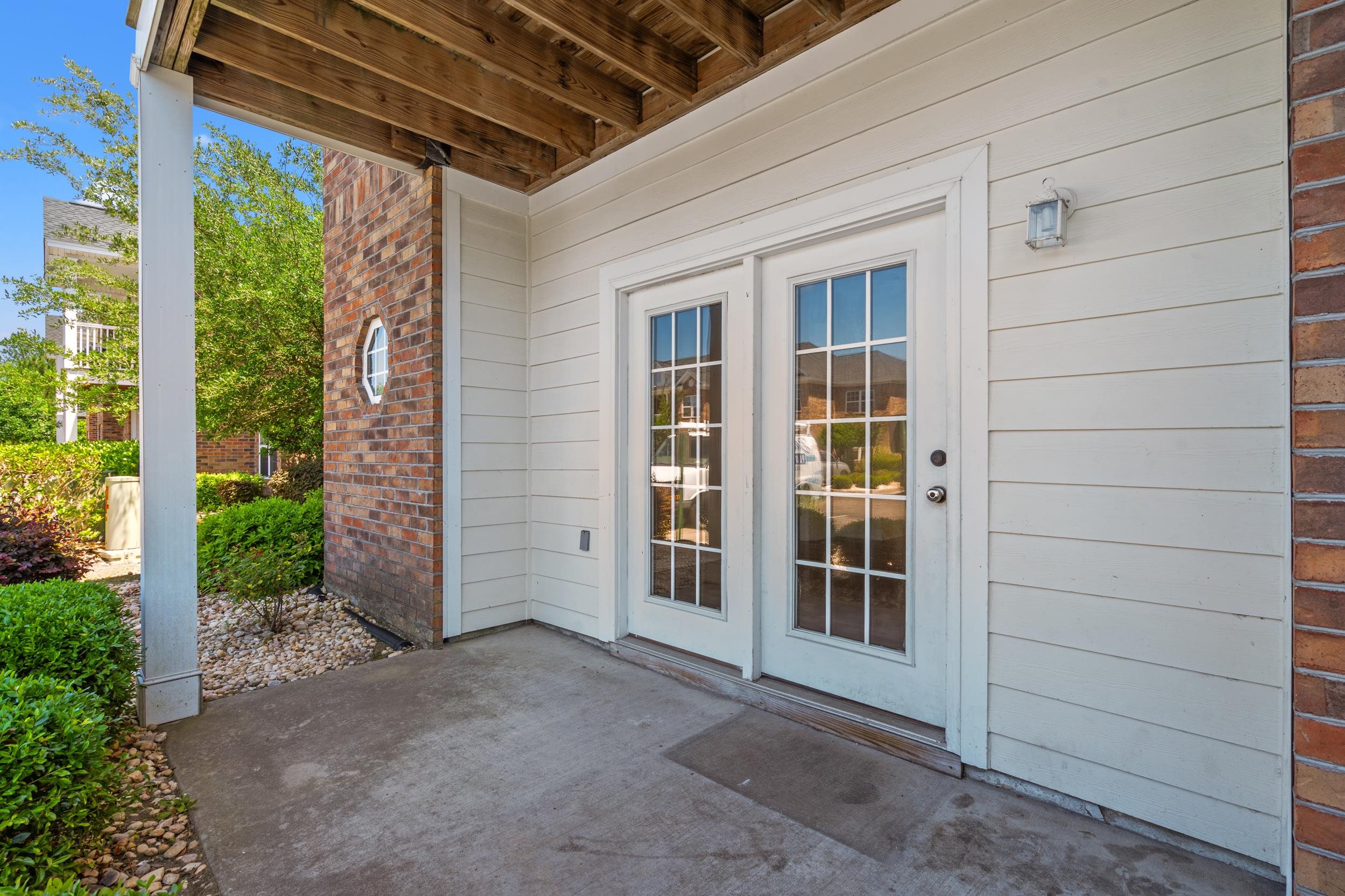 2057 Silvercrest Dr. Property Photo 3