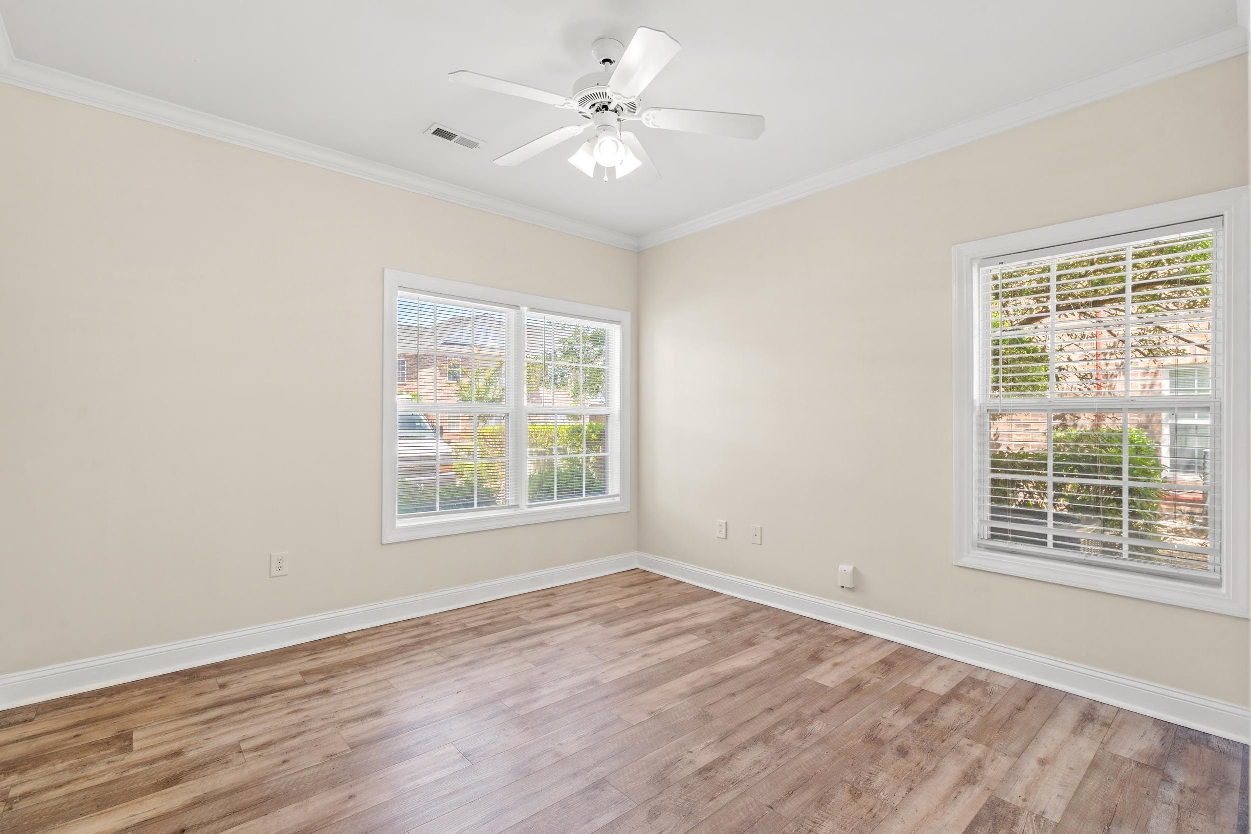 2057 Silvercrest Dr. Property Photo 12