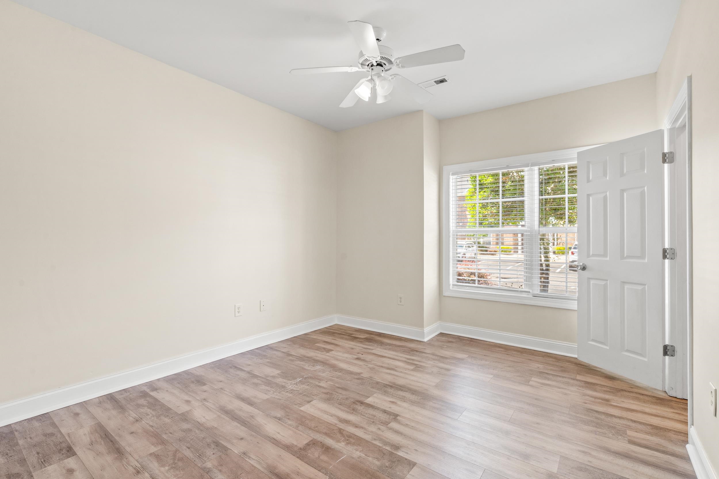 2057 Silvercrest Dr. Property Photo 15