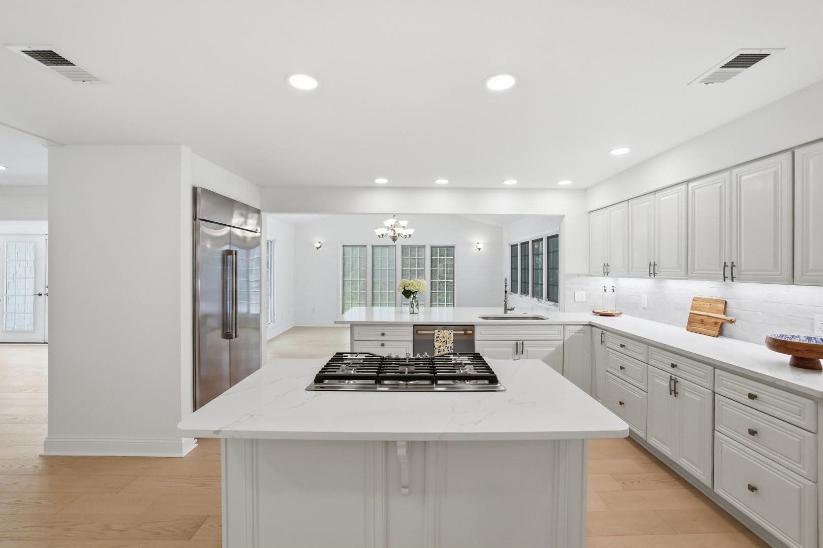 9404 Cove Dr. Property Photo 10