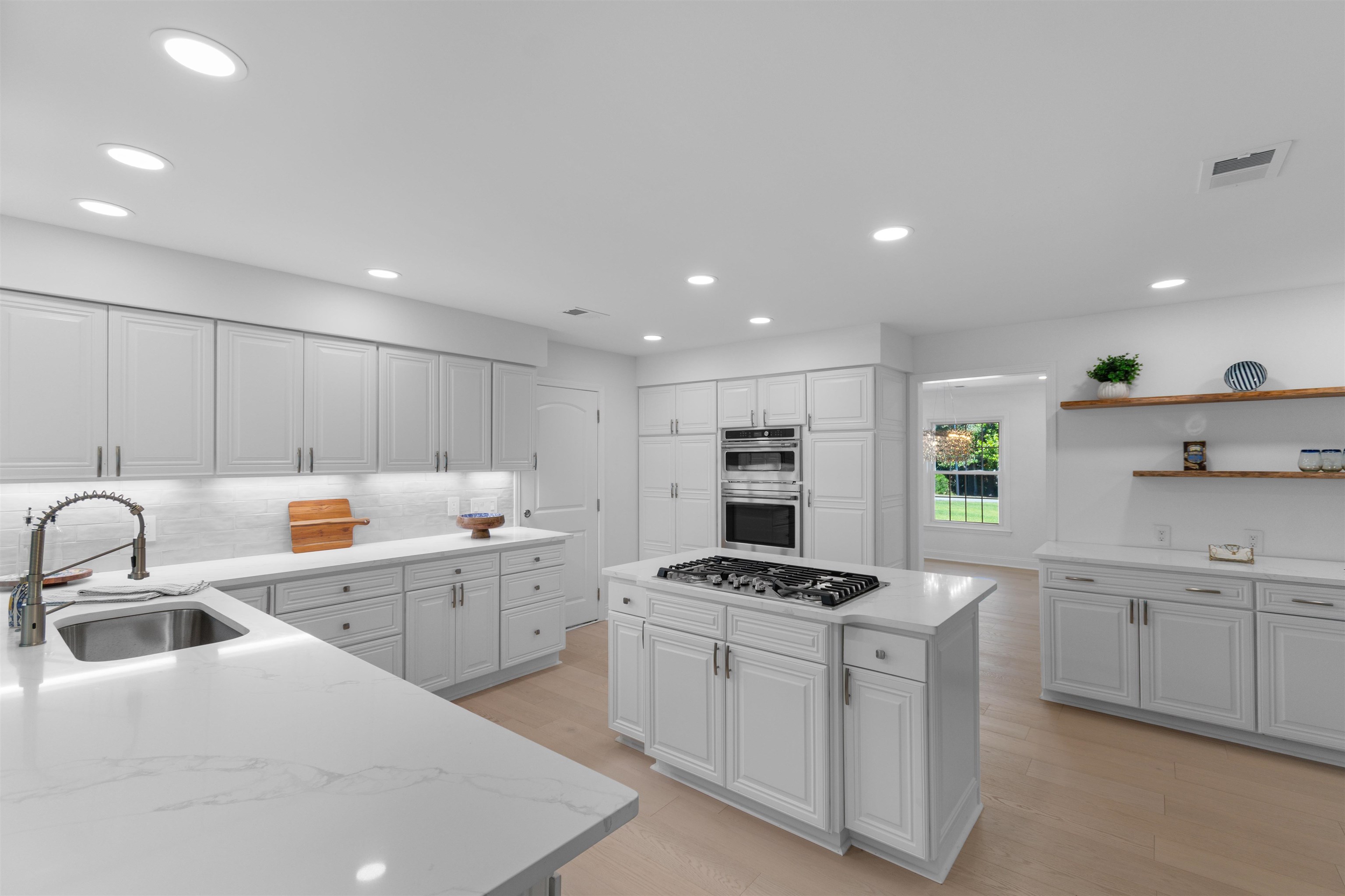 9404 Cove Dr. Property Photo 11