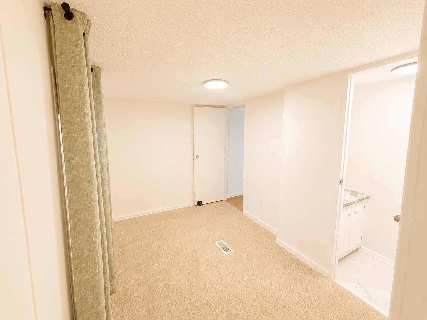 151 Crooked Island Circle Property Photo 8