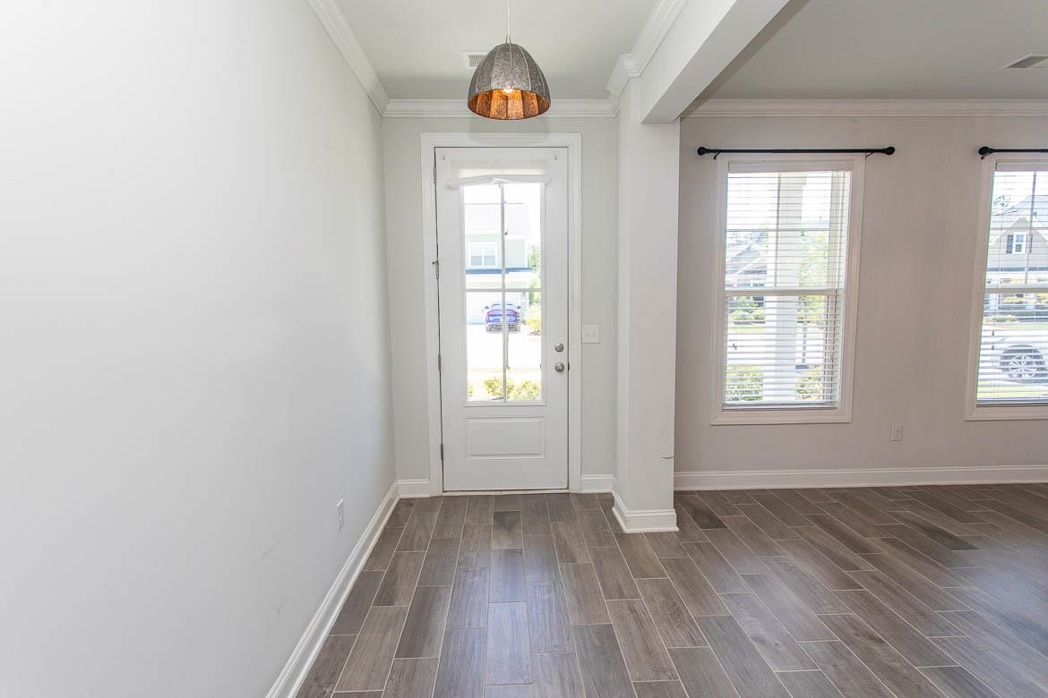 1594 Parish Way Property Photo 3