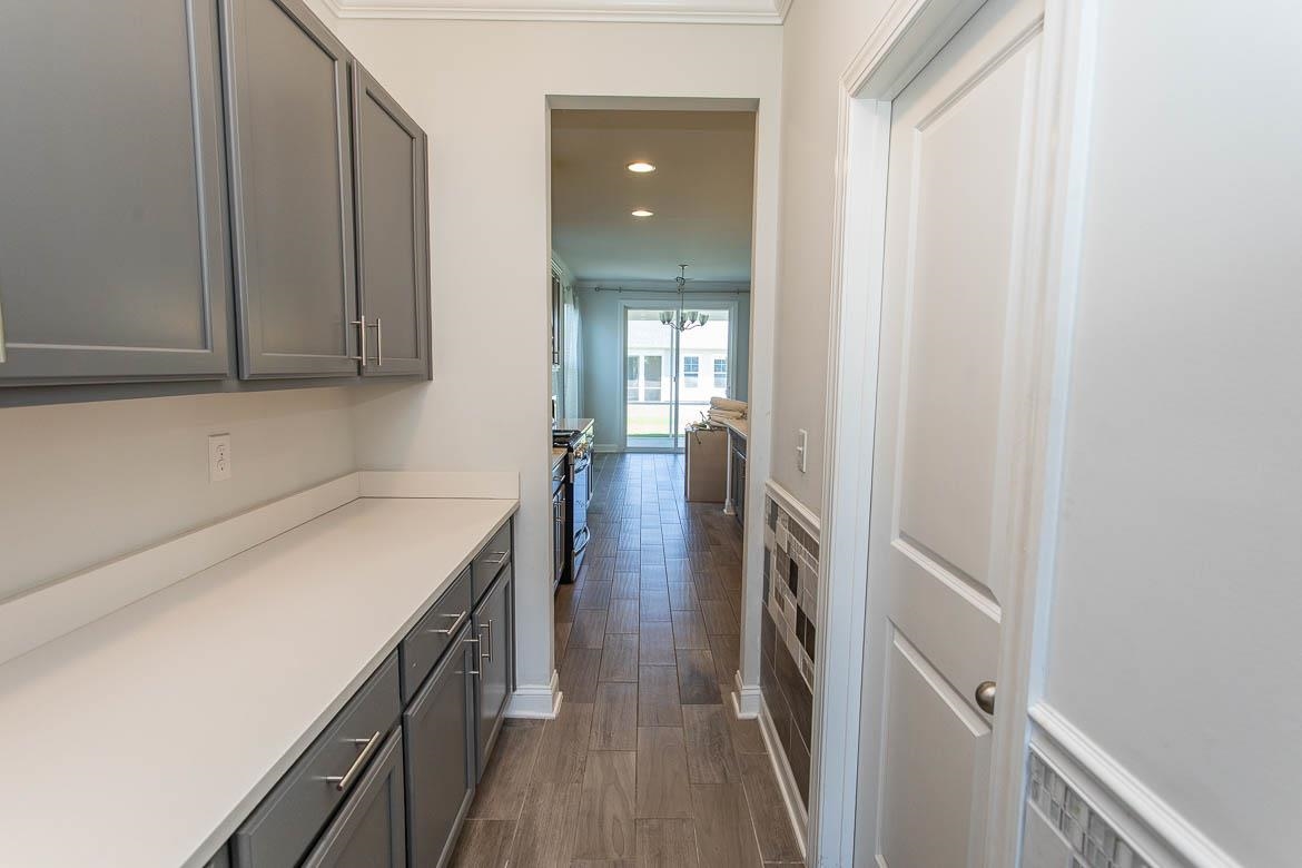1594 Parish Way Property Photo 7