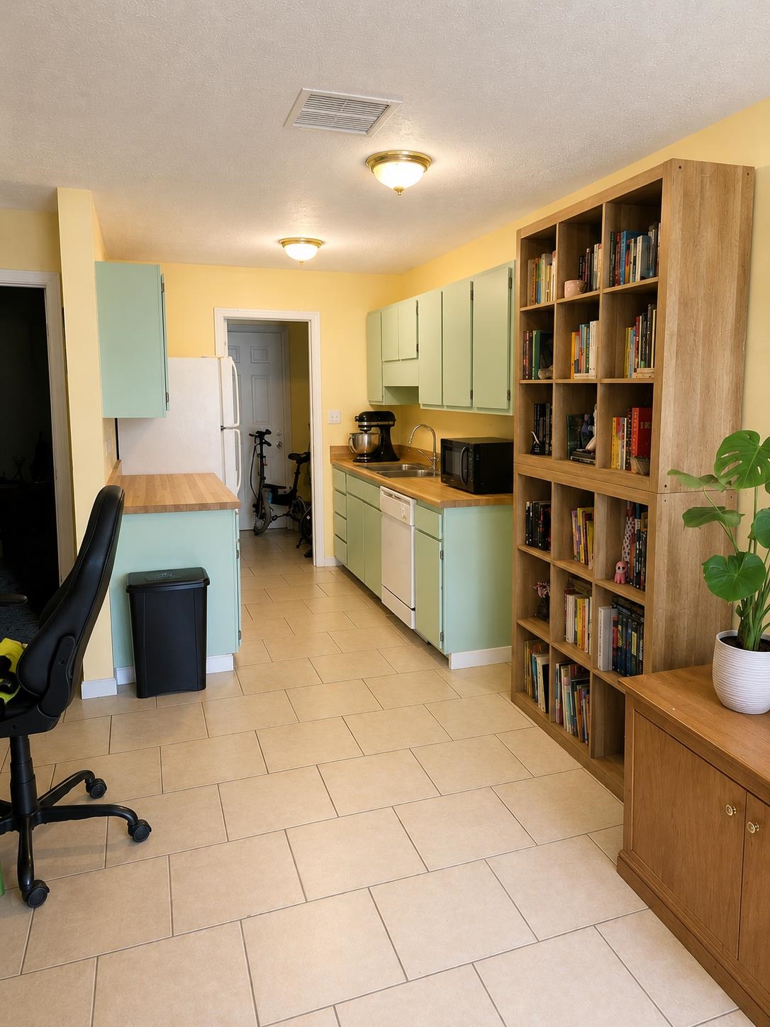 209 Cedar St. Property Photo 4