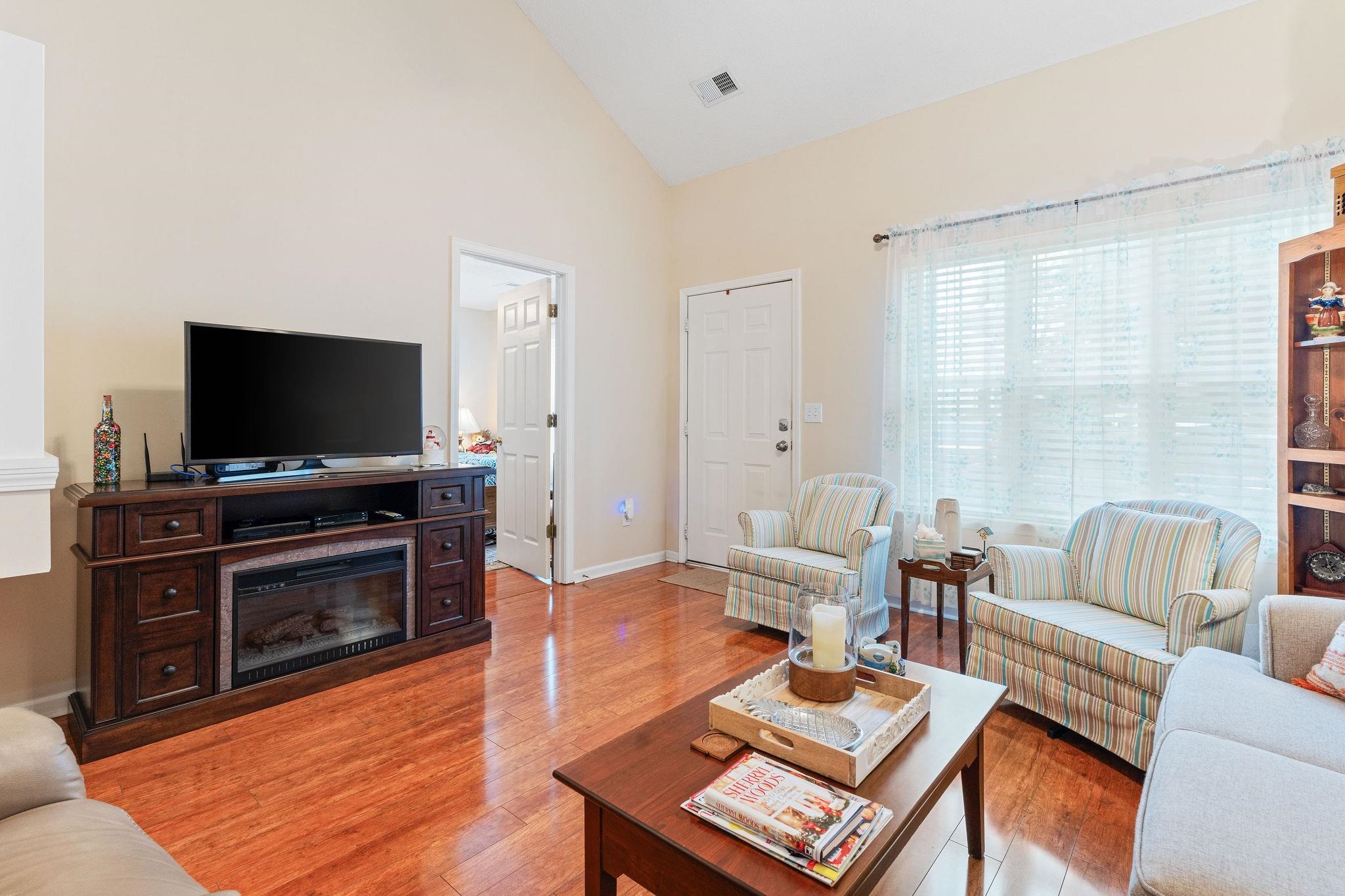 3530 Evergreen Way Property Photo 4