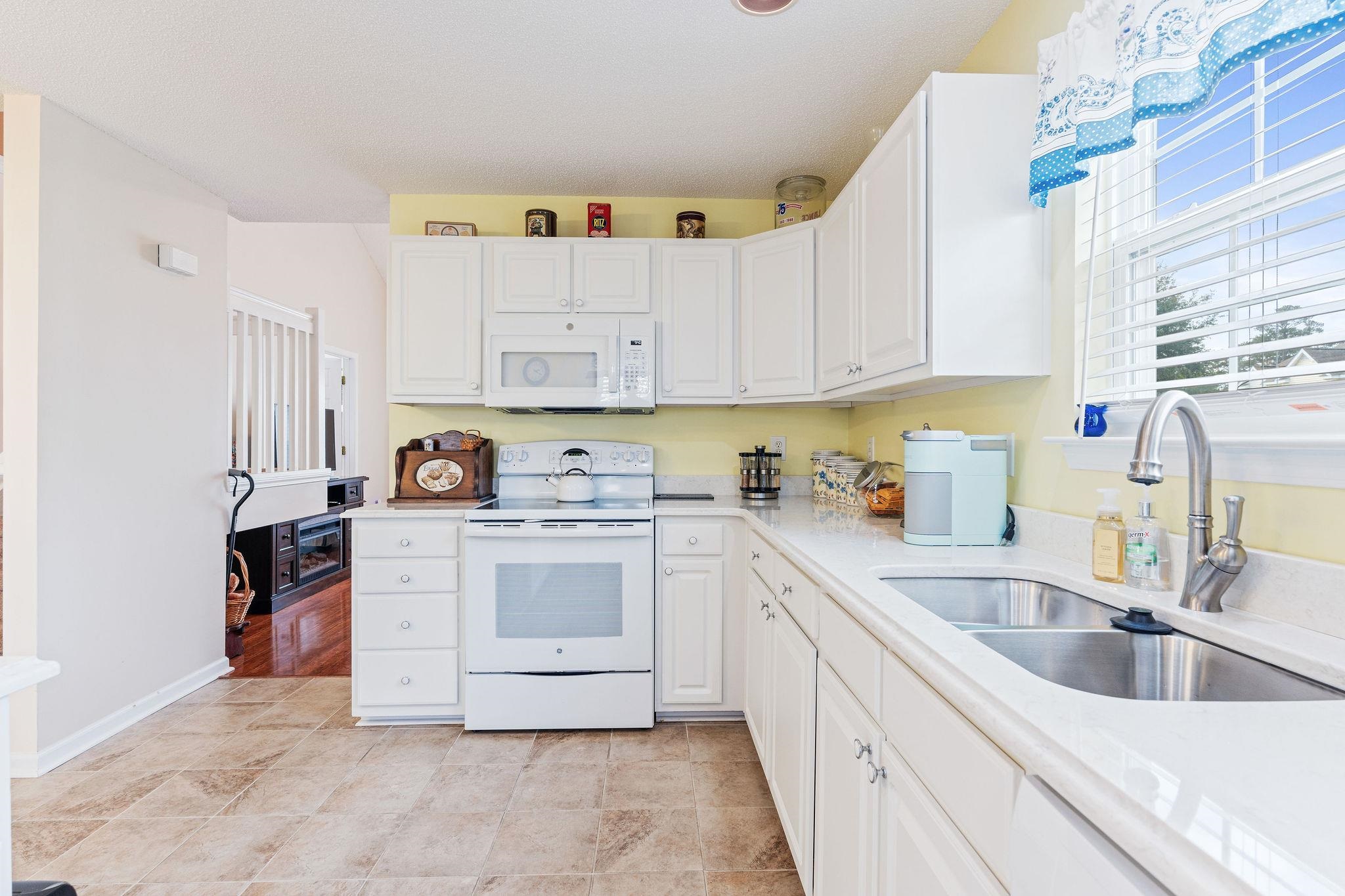 3530 Evergreen Way Property Photo 10